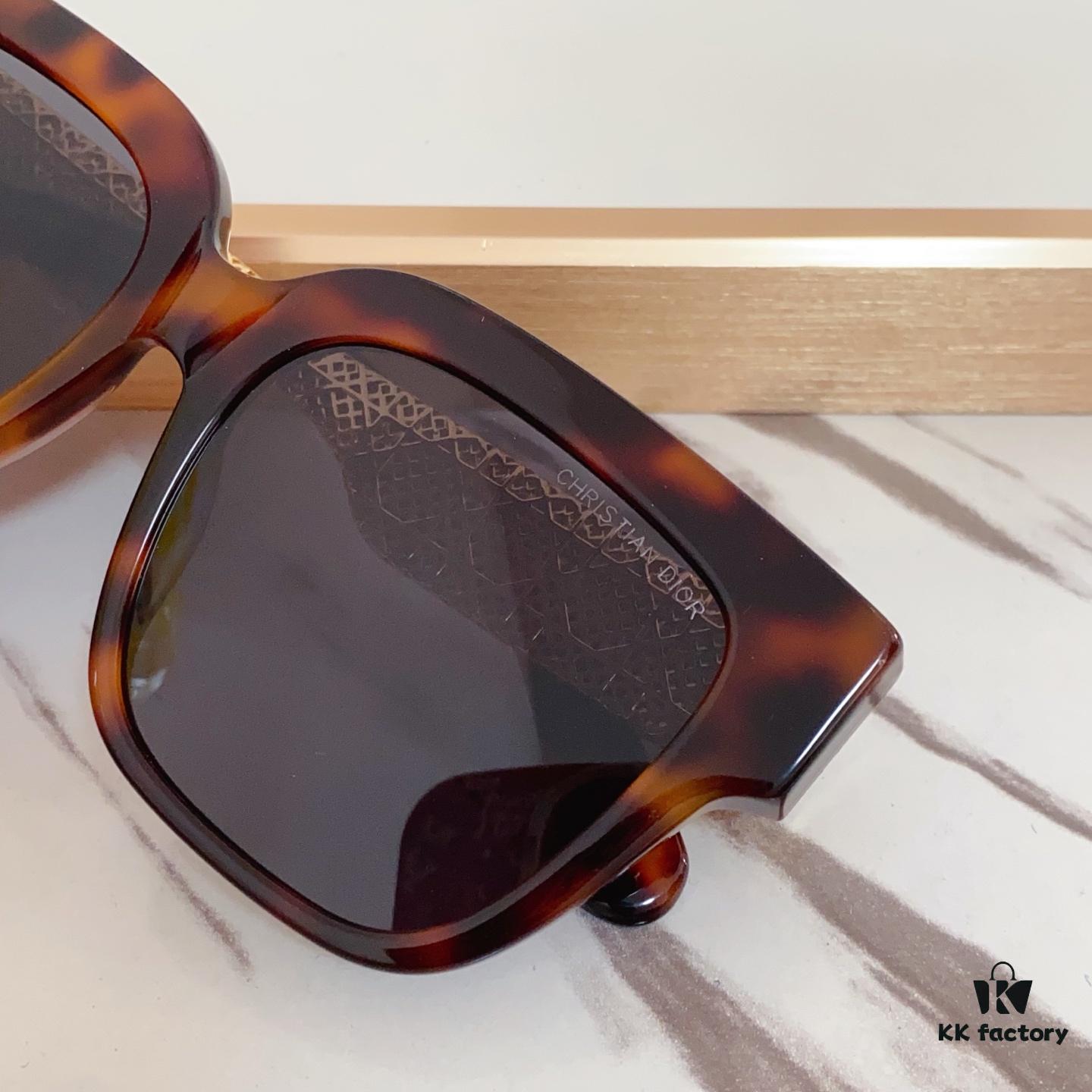 140 DIO* Official New Arrival – DioRésille Acetate Butterfly Frame with Golden Metal Temples, Featuring Exquisite Cannage Pattern and CD Logo