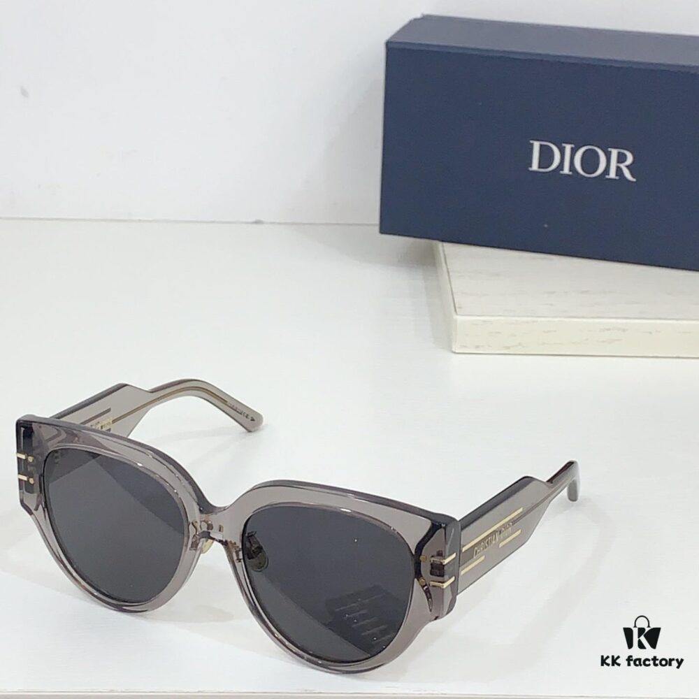 110 DIOR* MODEL: Signature R2F Sunglasses
