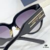 110 DIOR* MODEL: Signature R2F Sunglasses