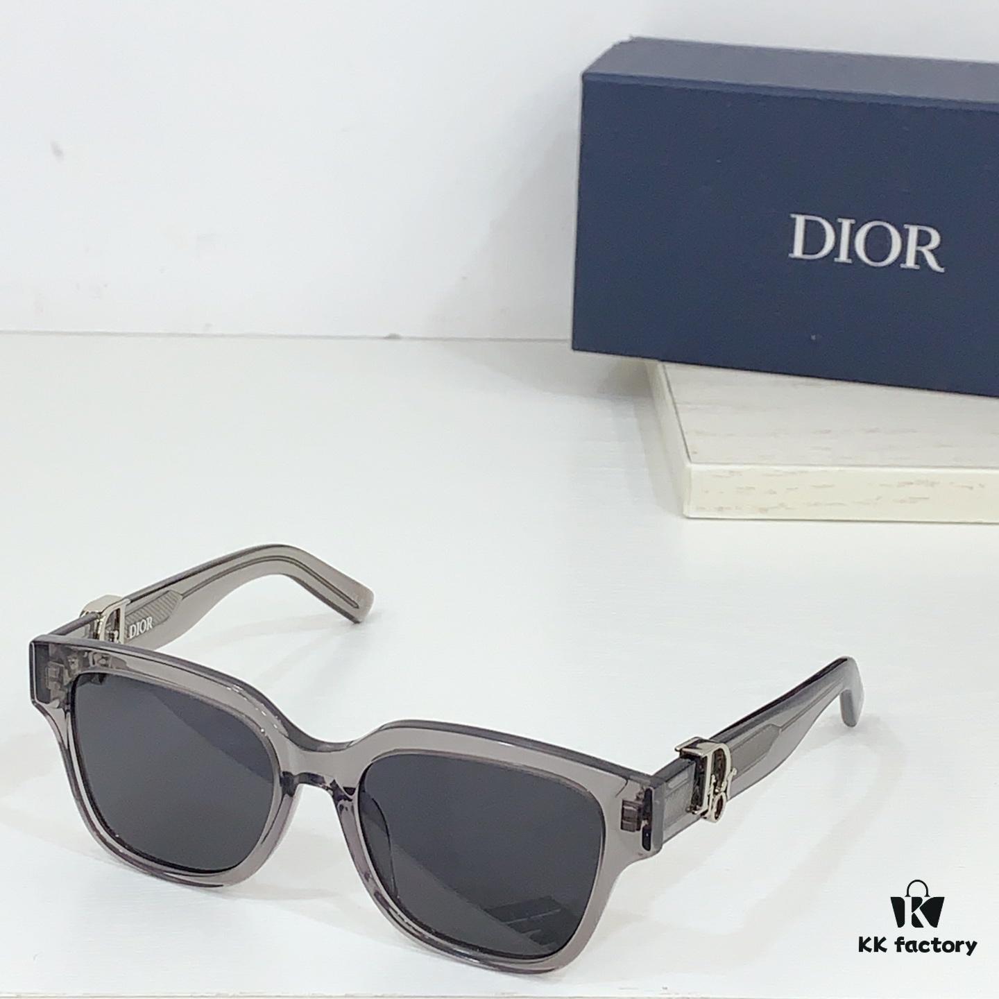 110 DIO* MODEL: DiorOblique S1F SIZE: 53□19-145 Sunglasses