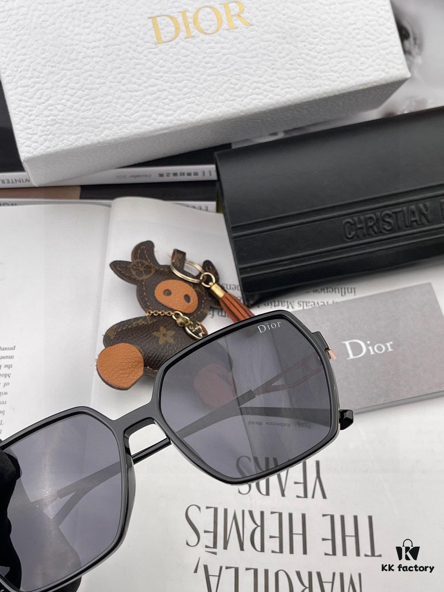 DIOR 2025 Spring New Arrival Trendy Fashion Square Polarized Sunglasses High-Quality Comfortable Wear Influencer Style Women's HD Polarized Sunglasses with Premium TR Frame Model: CD8359