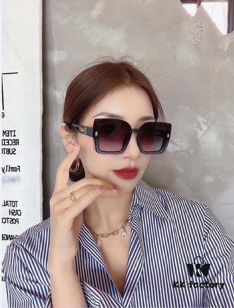 DIOR 2025 Spring New Arrival Square Sunglasses, Favored by Influencers for Their Stunning Look and Chic Metal Finish