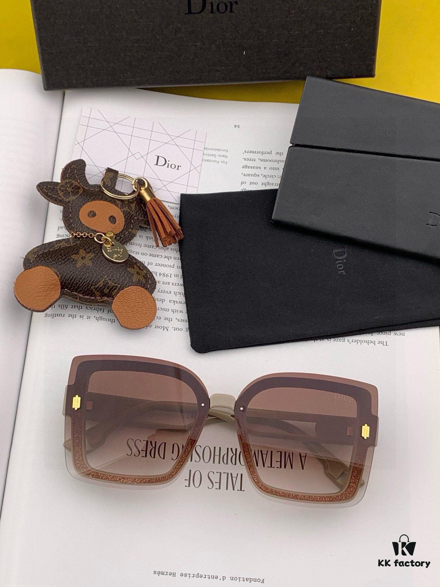 DIOR 2025 Spring New Arrival Square Sunglasses, Favored by Influencers for Their Stunning Look and Chic Metal Finish