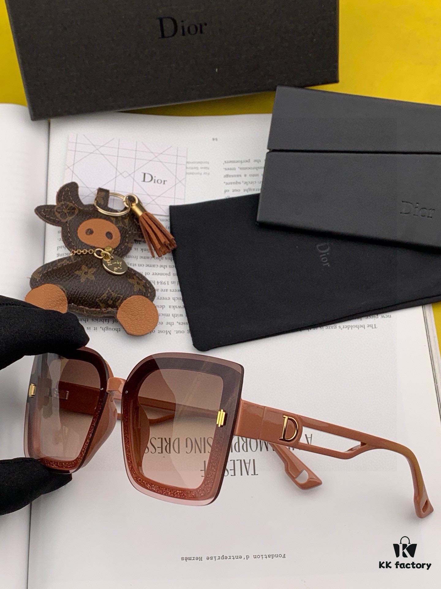 DIOR 2025 Spring New Arrival Square Sunglasses, Favored by Influencers for Their Stunning Look and Chic Metal Finish