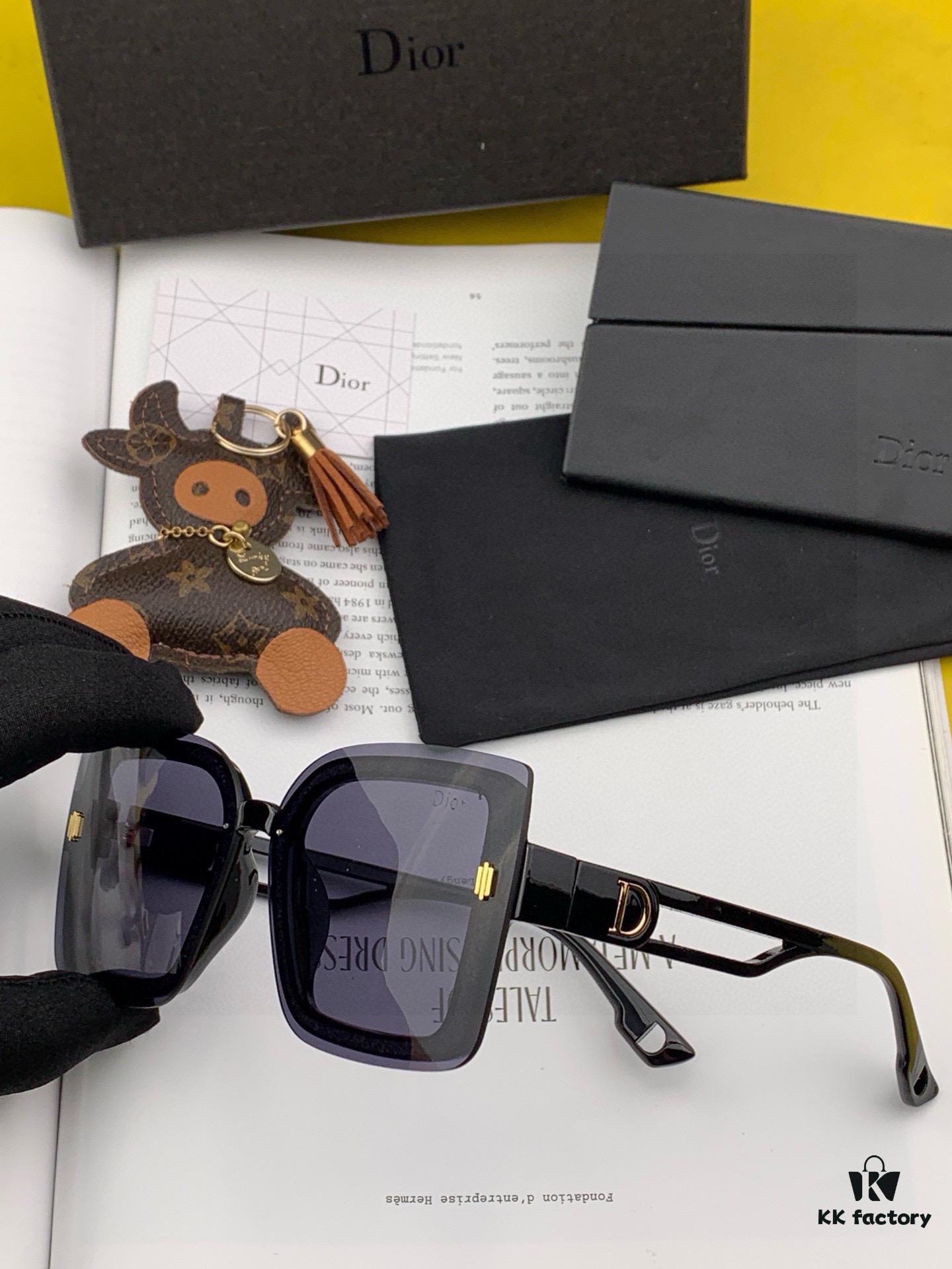 DIOR 2025 Spring New Arrival Square Sunglasses, Favored by Influencers for Their Stunning Look and Chic Metal Finish