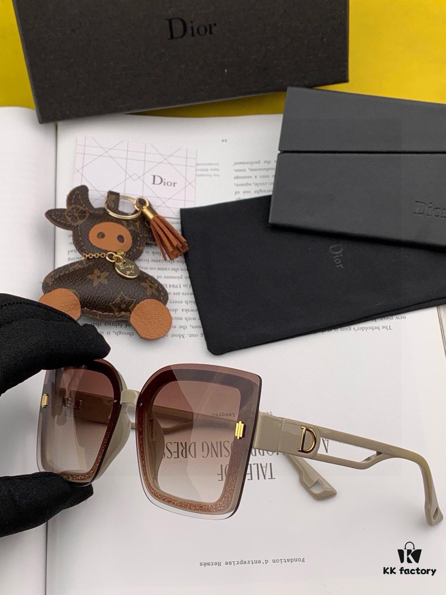 DIOR 2025 Spring New Arrival Square Sunglasses, Favored by Influencers for Their Stunning Look and Chic Metal Finish