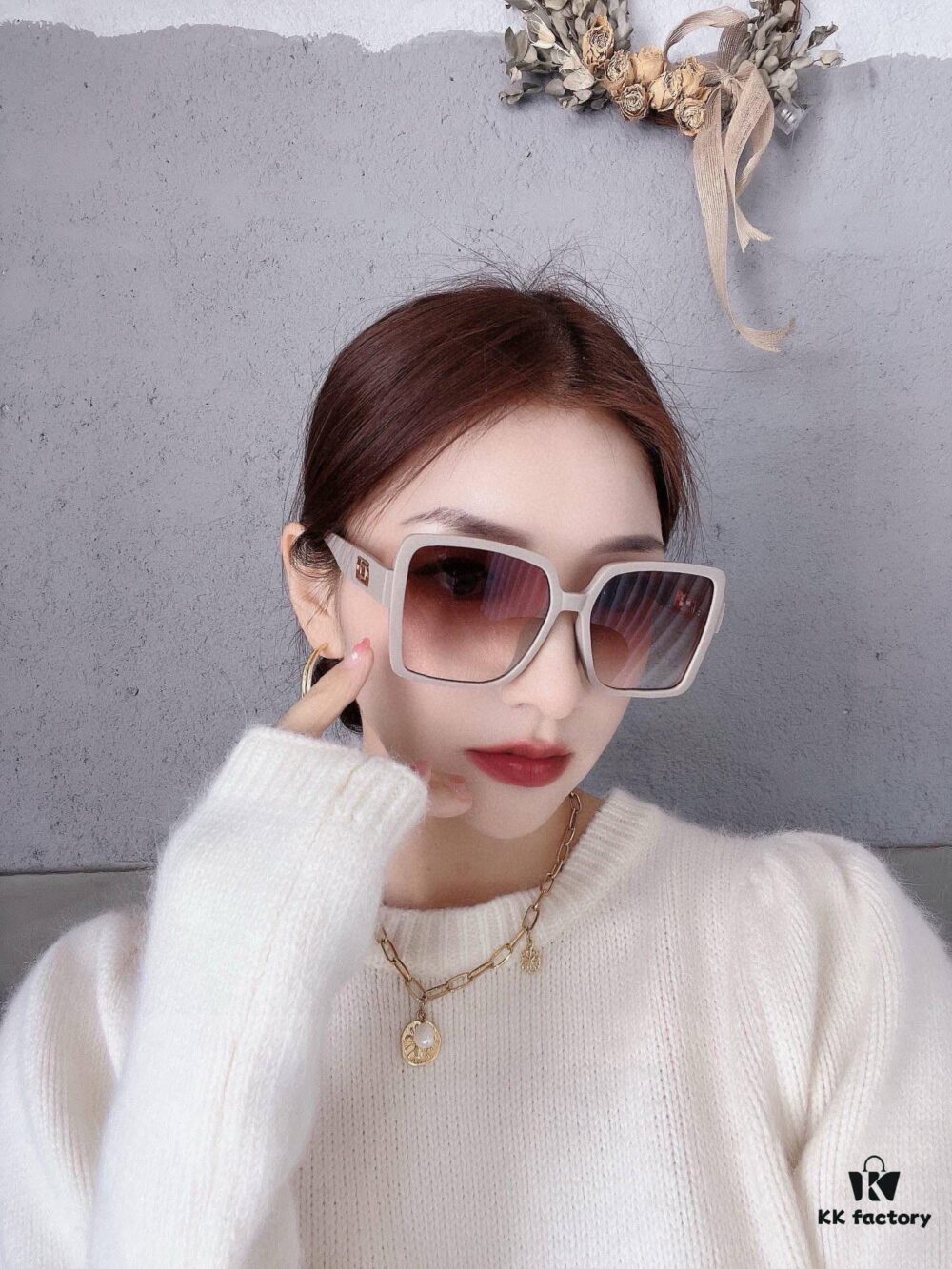 DIOR 2025 Spring New Arrival Square Sunglasses, Favored by Influencers for Their Stunning Look – Playful, Sweet, and Premium Metal Frame