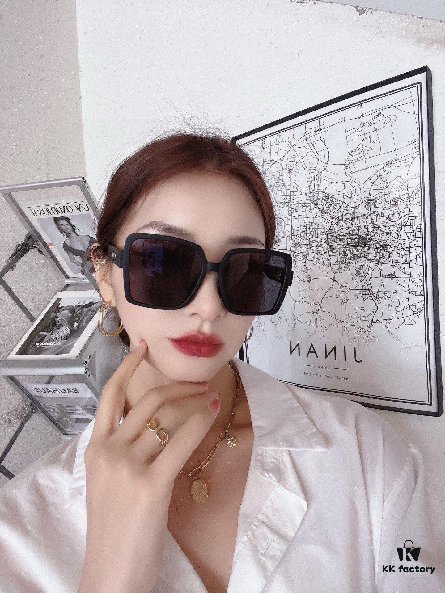 DIOR 2025 Spring New Arrival Square Sunglasses, Favored by Influencers for Their Stunning Look – Playful, Sweet, and Premium Metal Frame