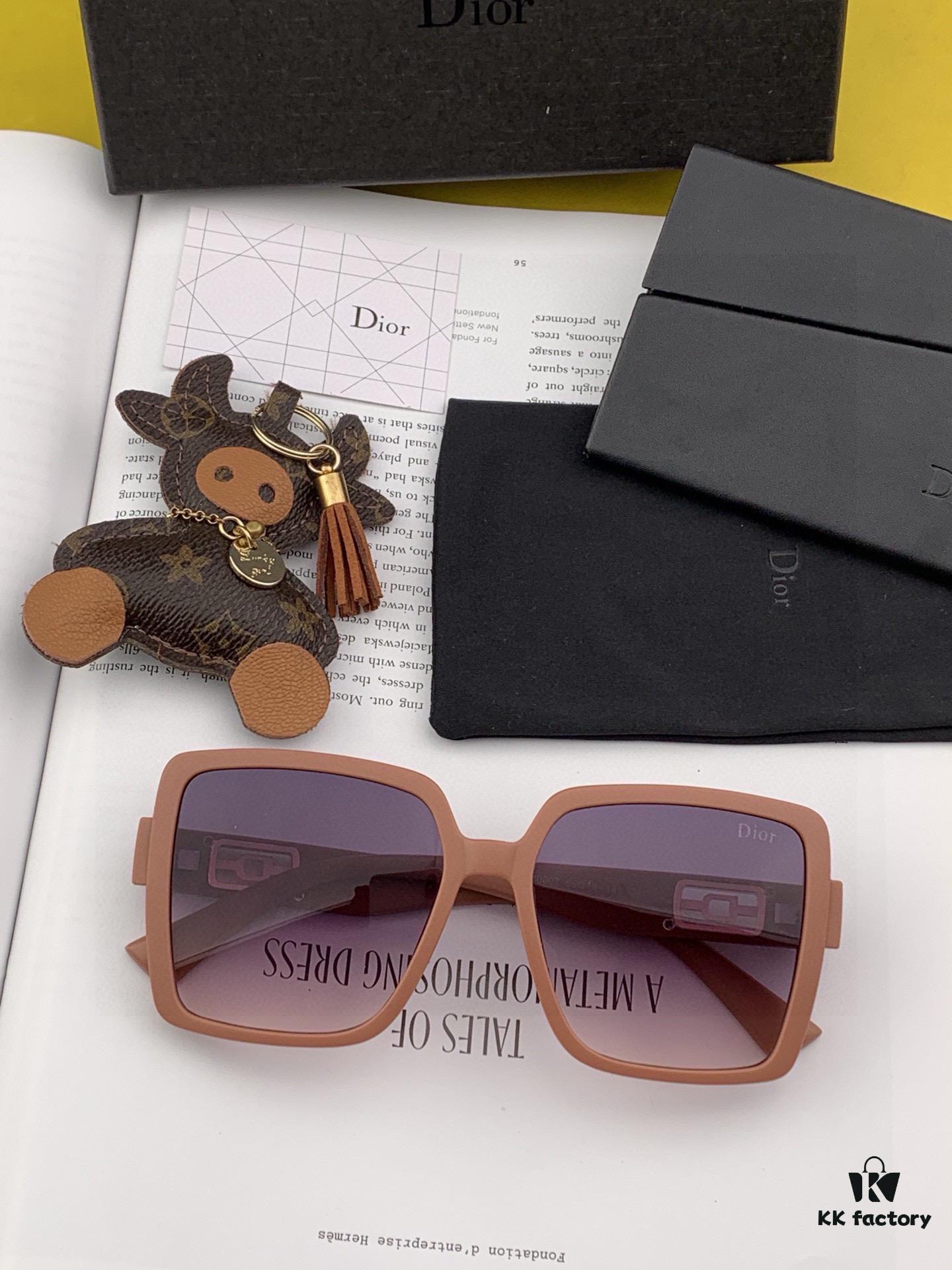DIOR 2025 Spring New Arrival Square Sunglasses, Favored by Influencers for Their Stunning Look – Playful, Sweet, and Premium Metal Frame