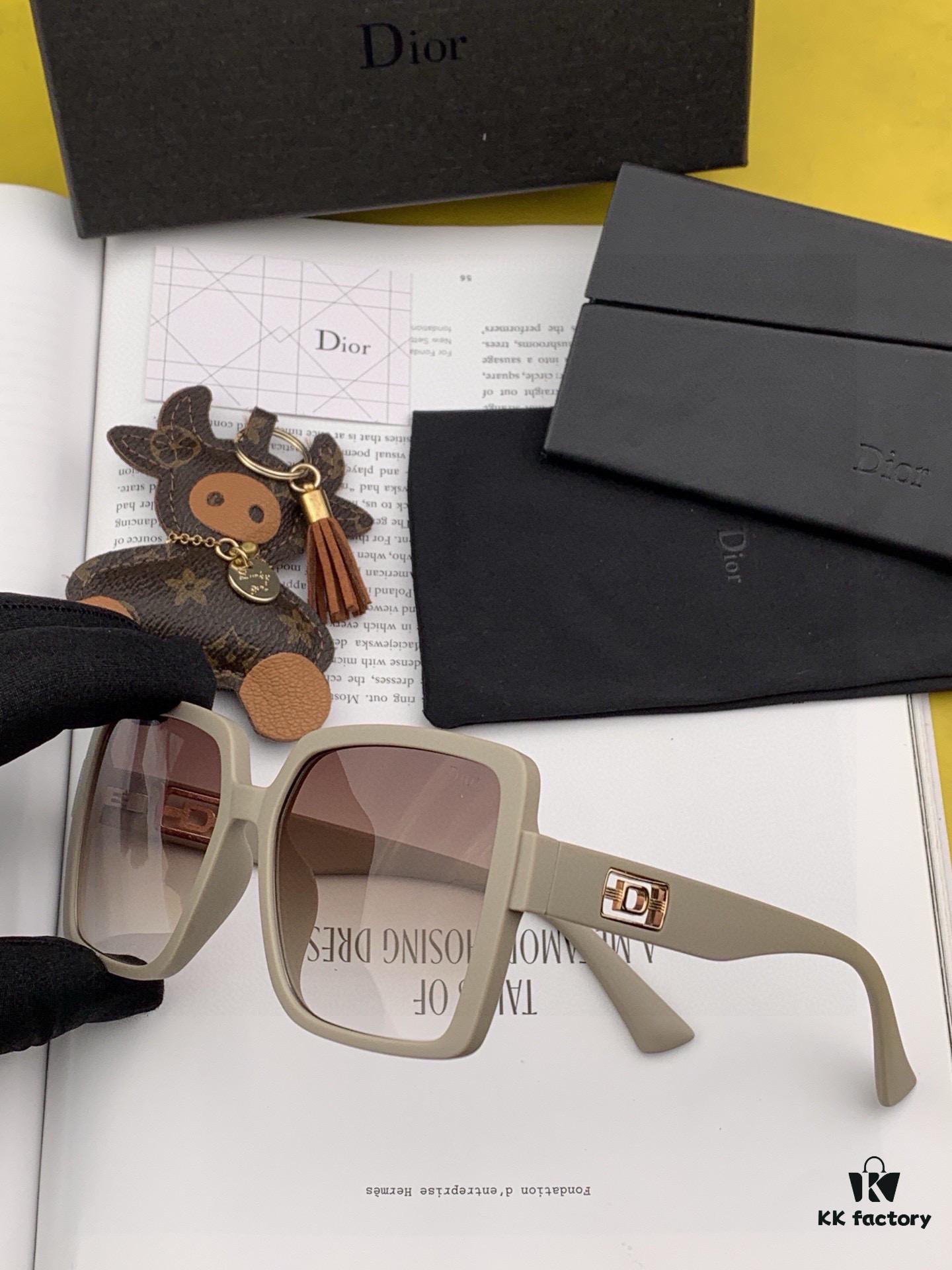 DIOR 2025 Spring New Arrival Square Sunglasses, Favored by Influencers for Their Stunning Look – Playful, Sweet, and Premium Metal Frame
