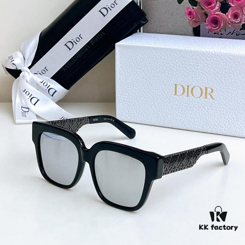 140 DIO* Official New Arrival ~ DioRésille Series Acetate Butterfly Frame with Golden Metal Temples Featuring Contrasting Cannage Pattern and CD Logo