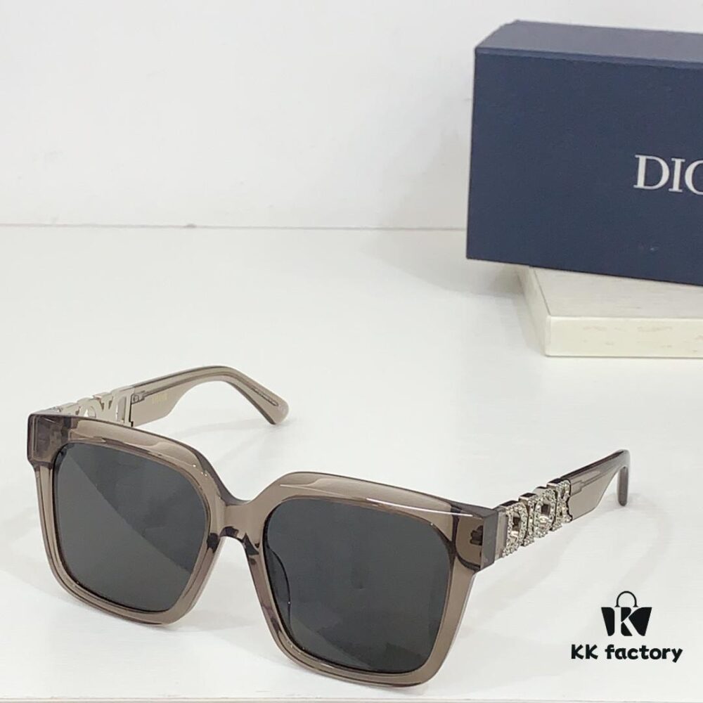 150 Dior Matching Colors Arrived, Diamond Version 💎 Square Unisex Luxury Frame, Unisex Stylish Design Suitable for All Face Shapes, Flattering Facial Contour, Makes Face Look Slimmer 😘😝