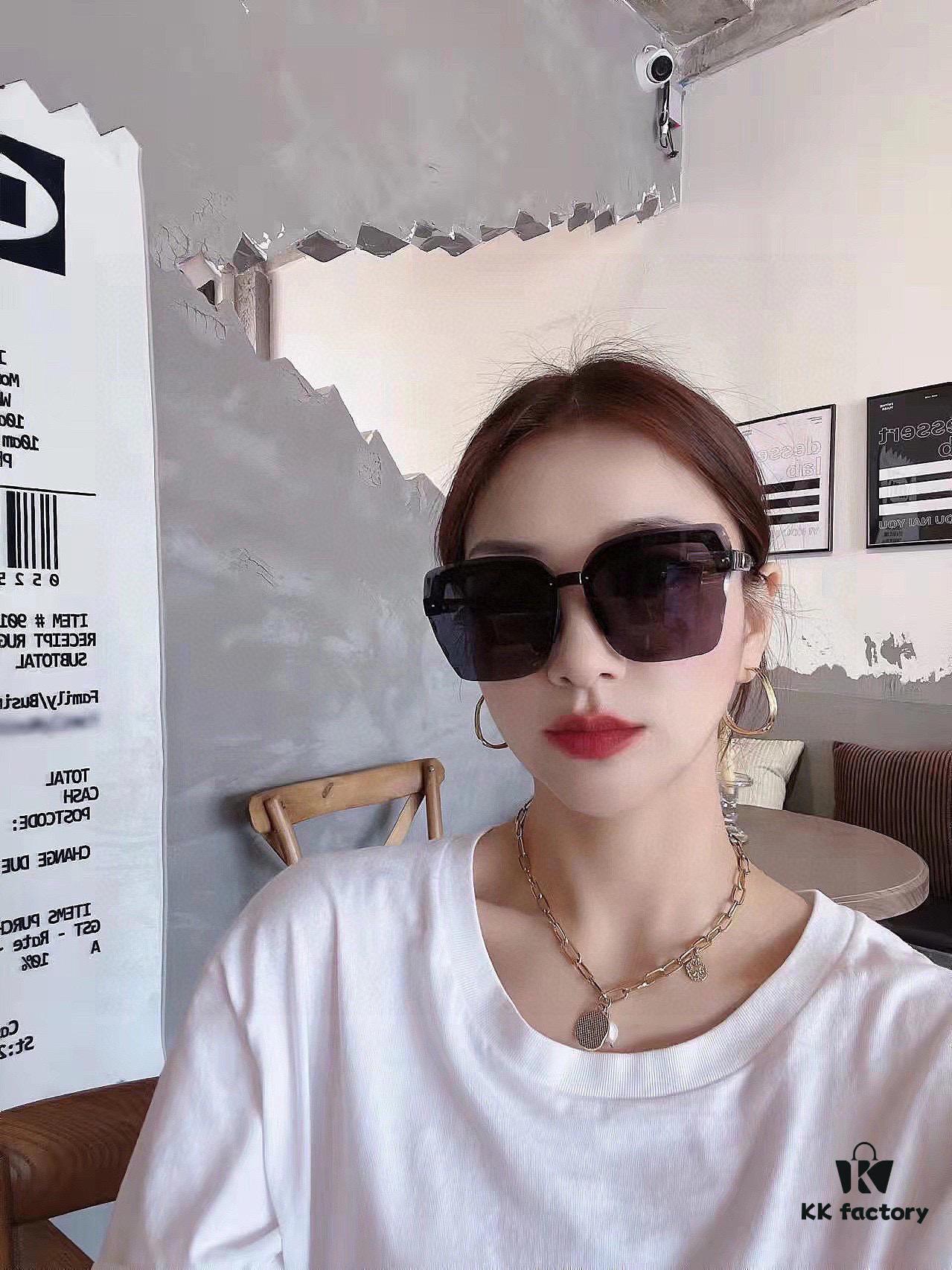 DIOR 2025 Spring New Arrival Square Sunglasses, Favored by Influencers for Full Charm – Playful and Sweet with Enhanced Facial Fit, Premium Metal Finish