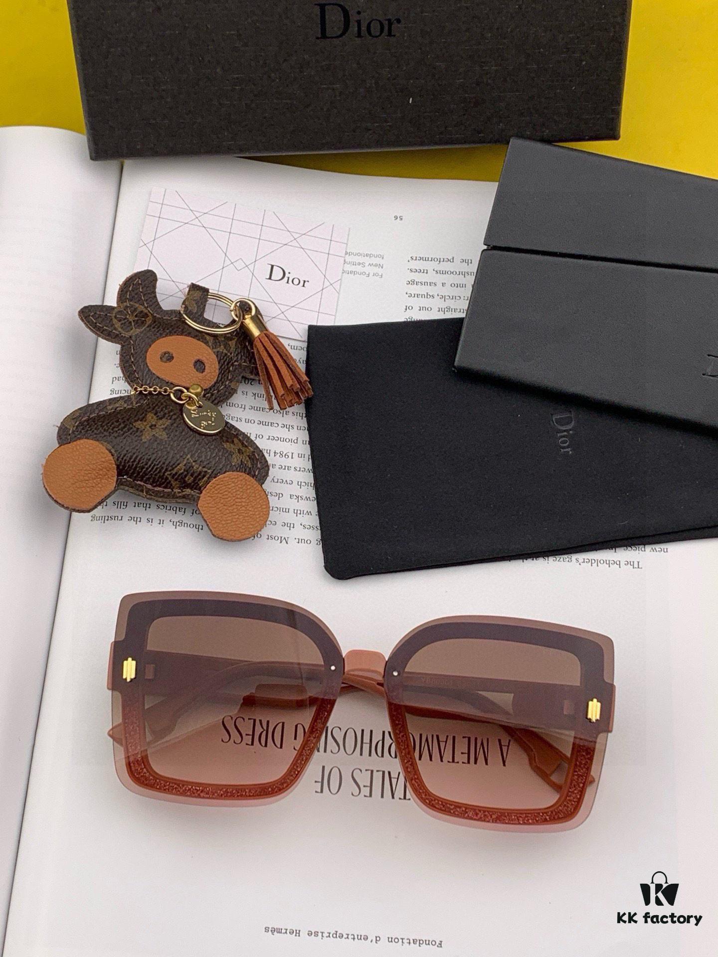 DIOR 2025 Spring New Arrival Square Sunglasses, Favored by Influencers for Their Stunning Look and Chic Metal Finish