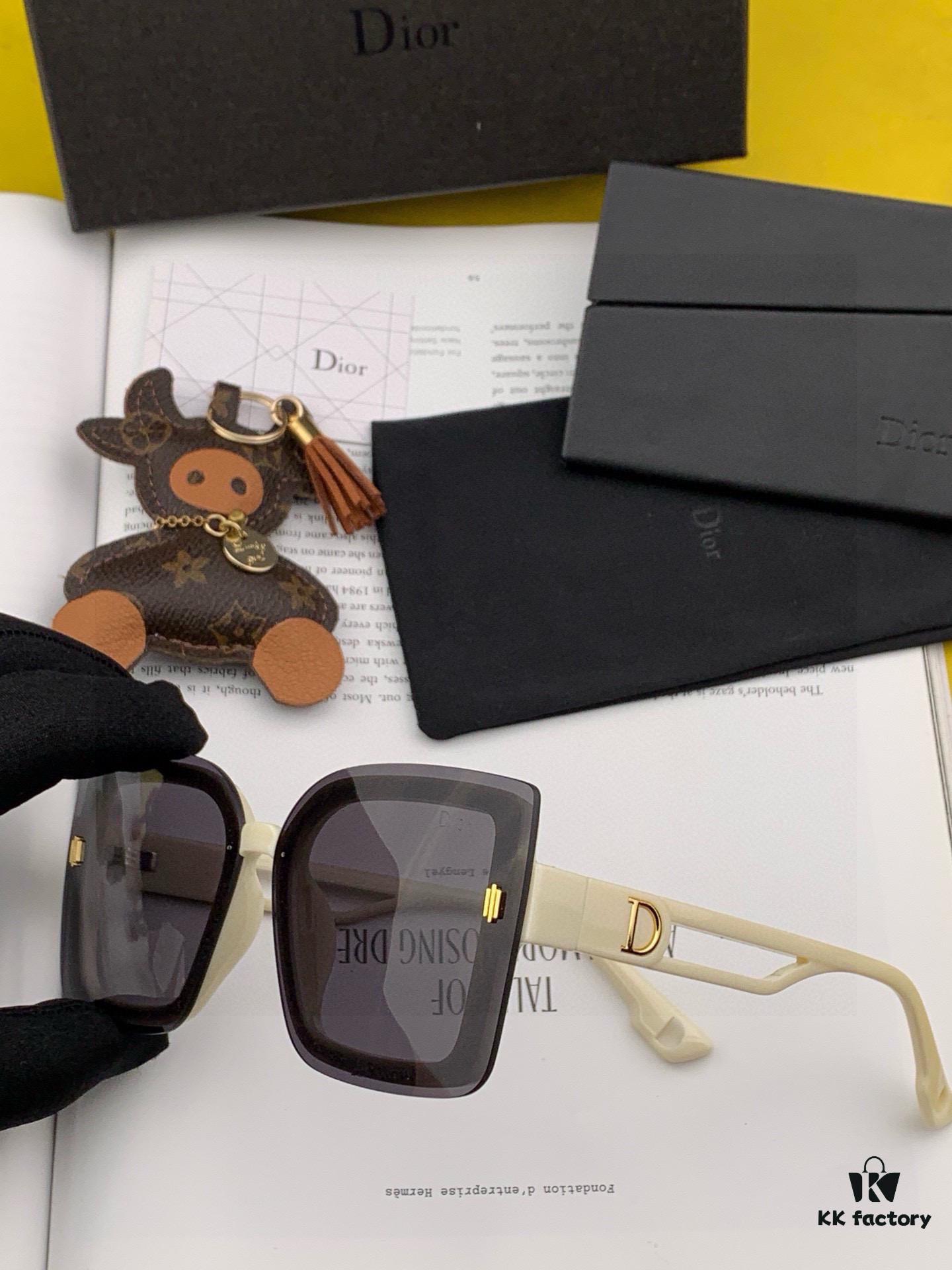 DIOR 2025 Spring New Arrival Square Sunglasses, Favored by Influencers for Their Stunning Look and Chic Metal Finish