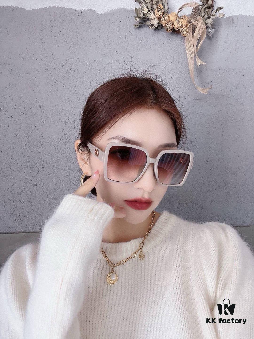 DIOR 2025 Spring New Arrival Square Sunglasses, Favored by Influencers for Their Stunning Look – Playful, Sweet, and Enhanced Facial Fit with Premium Metal Finish