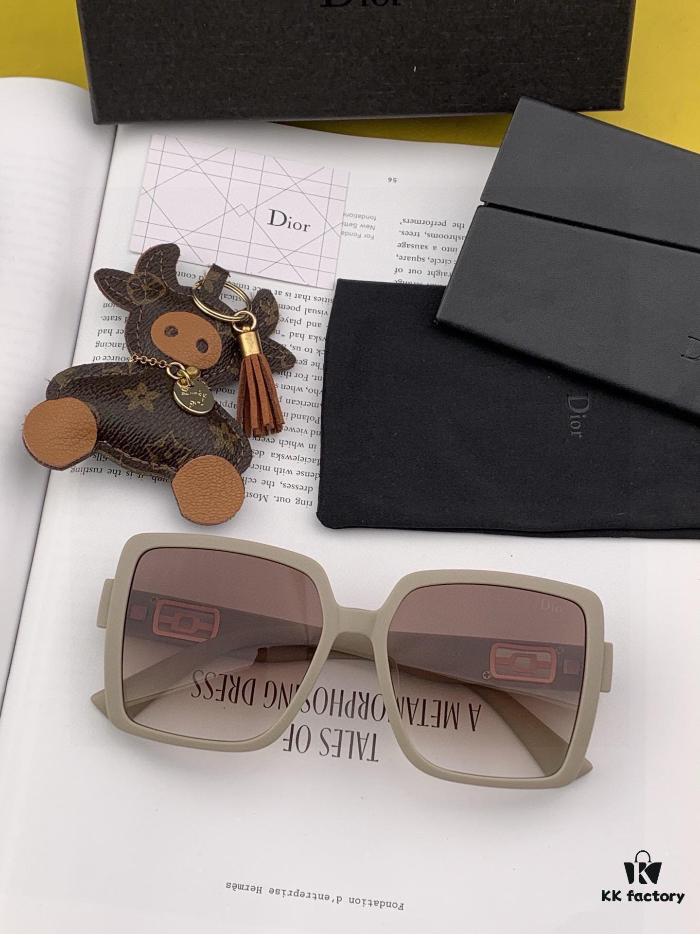 DIOR 2025 Spring New Arrival Square Sunglasses, Favored by Influencers for Their Stunning Look – Playful, Sweet, and Enhanced Facial Fit with Premium Metal Finish