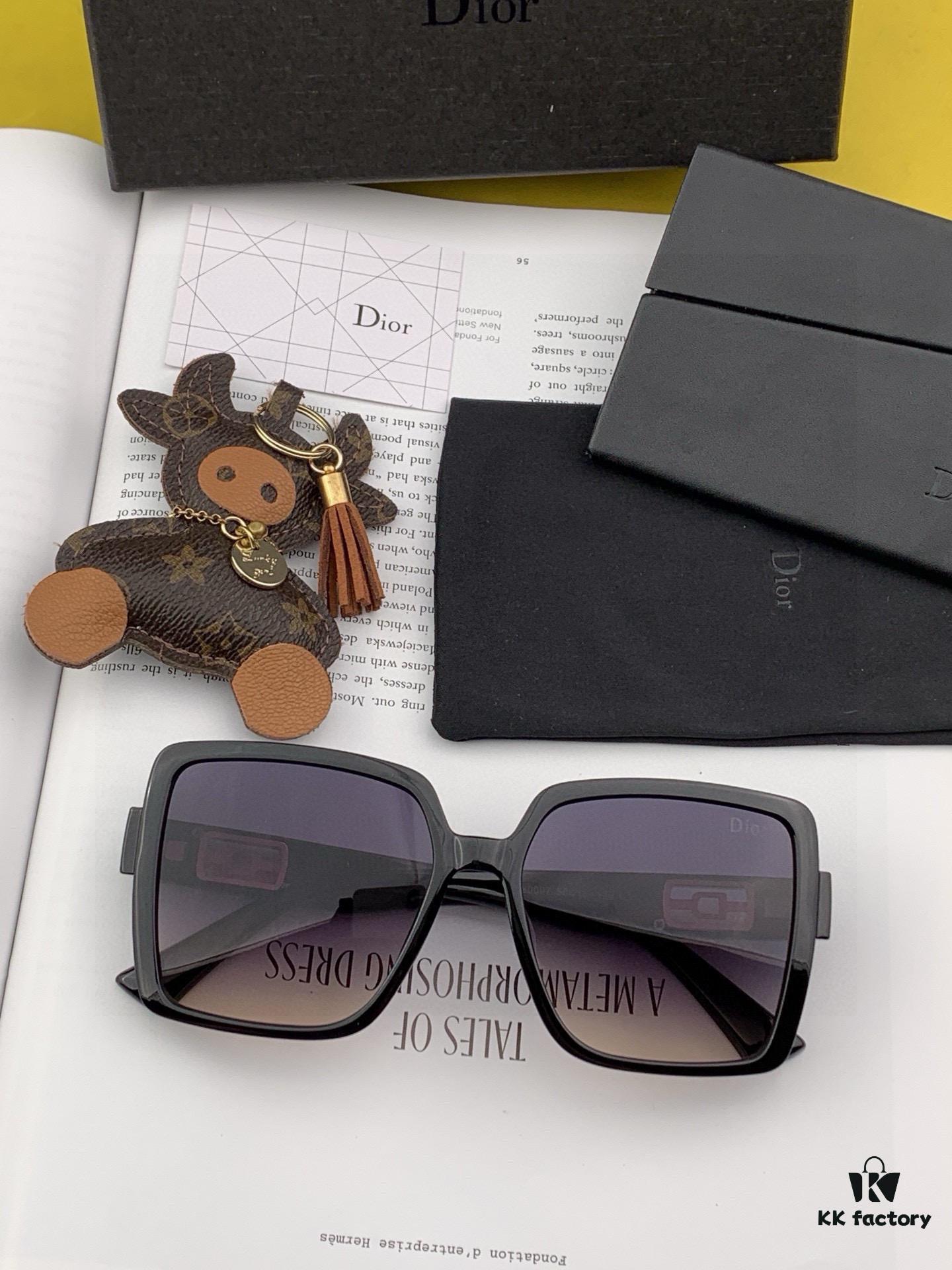 DIOR 2025 Spring New Arrival Square Sunglasses, Favored by Influencers for Their Stunning Look – Playful, Sweet, and Enhanced Facial Fit with Premium Metal Finish
