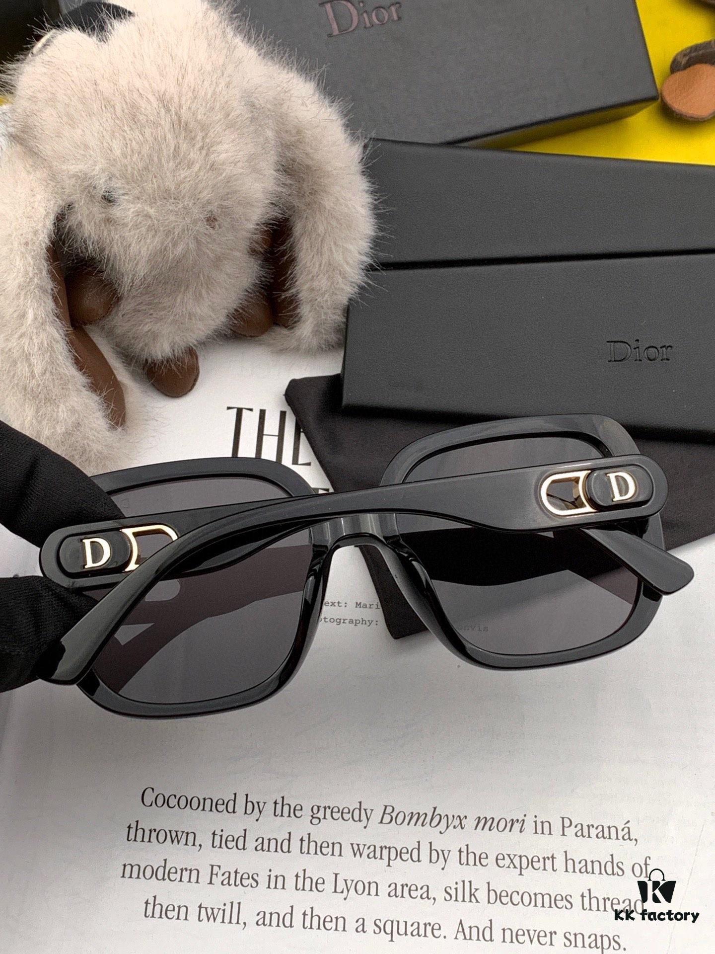 【DIOR】2024 Spring New Arrival Trendy Fashion Square Polarized Sunglasses, High-Quality Comfortable Wear, Influencer Popular Style, Women's HD Thickened Polarized Sunglasses