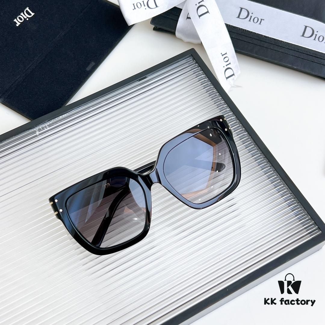 140 DIO* Original High Version MODEL: Dior Signature S10F SIZE: 55 17-135