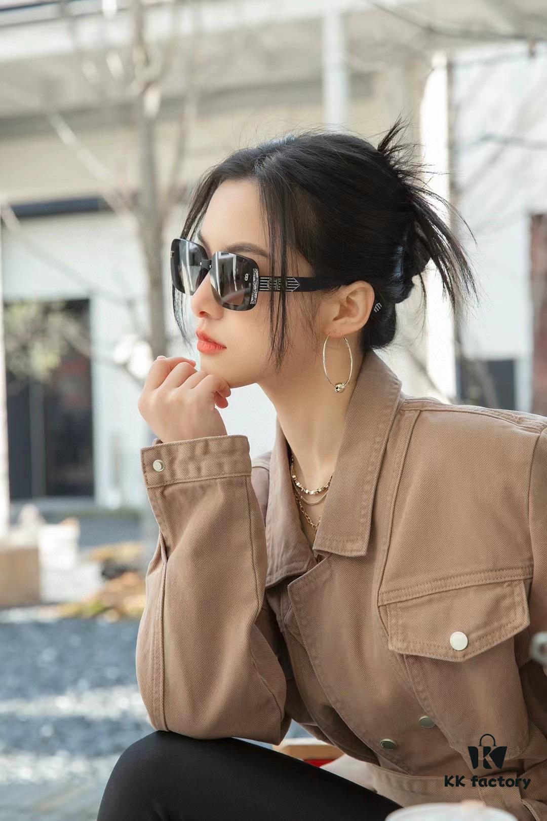 DIOR 2024 Spring New Arrival Trendy Fashion Square Polarized Sunglasses High-Quality Comfortable Wear Influencer Style Women's HD Polarized Sunglasses 🕶️ High-Quality TR Frame Model: CD5771