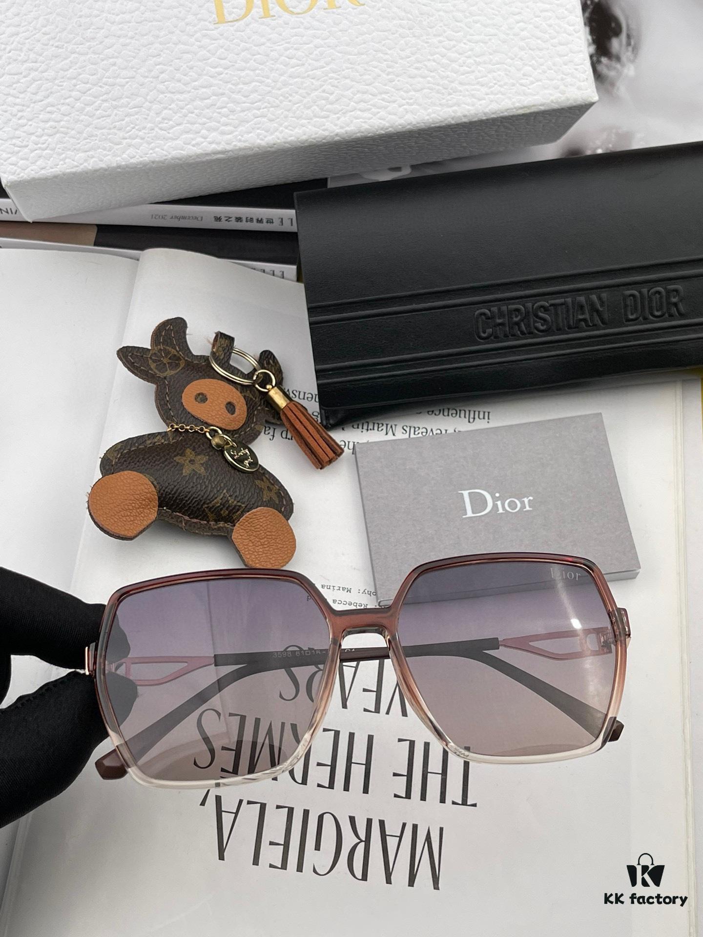 【DIOR】2024 Spring New Arrival Trendy Fashion Square Polarized Sunglasses High-Quality Comfortable Wear Influencer Style Women's HD Polarized Sunglasses 🕶️ High-Quality TR Frame Model: CD8359
