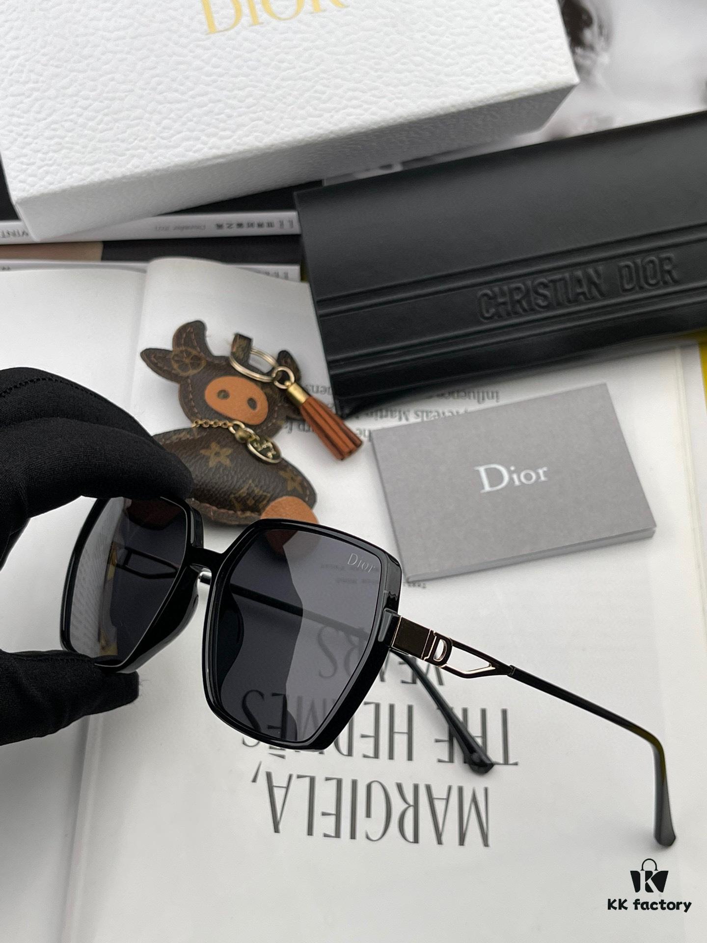 【DIOR】2024 Spring New Arrival Trendy Fashion Square Polarized Sunglasses High-Quality Comfortable Wear Influencer Style Women's HD Polarized Sunglasses 🕶️ High-Quality TR Frame Model: CD8359