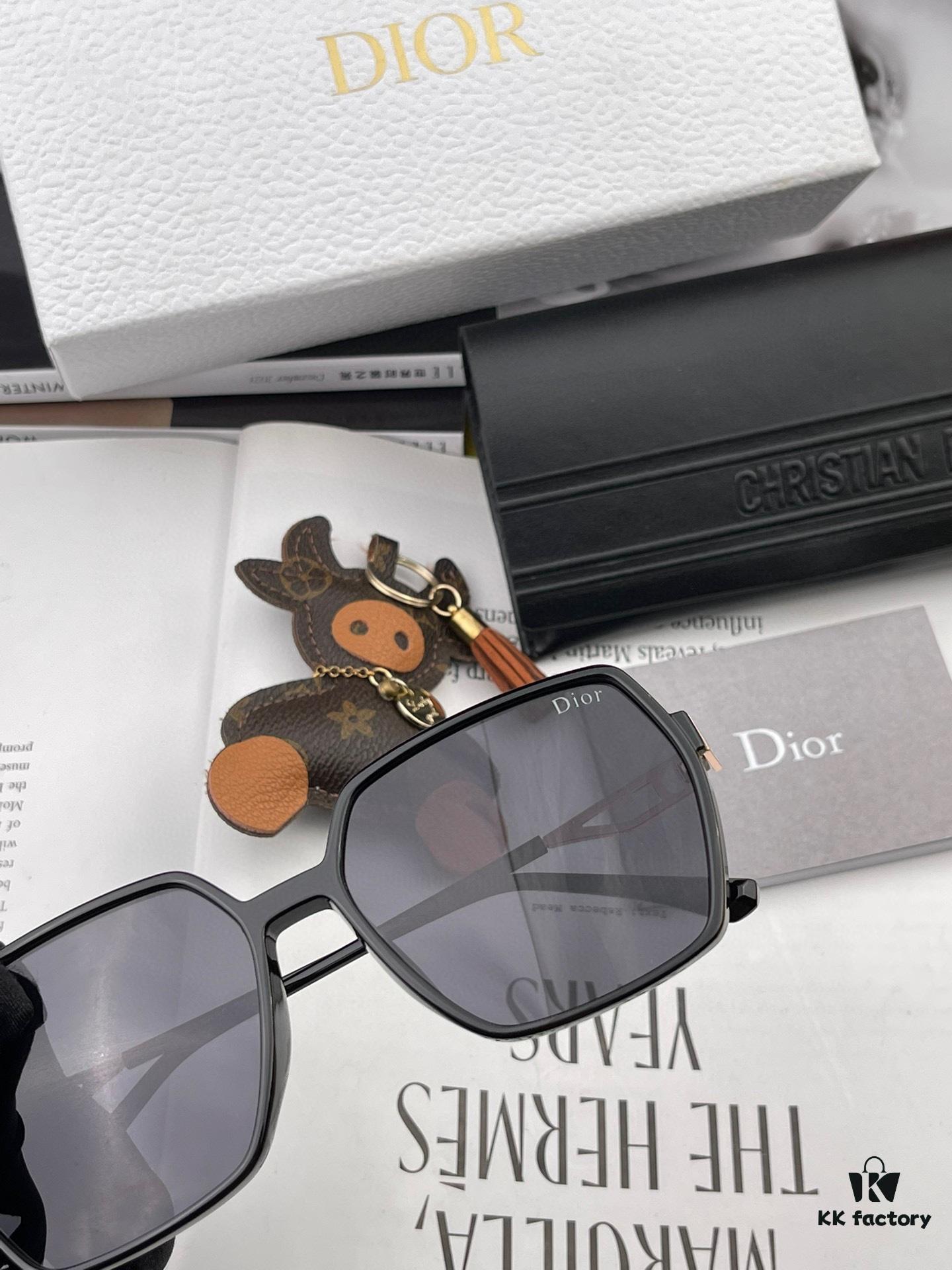 【DIOR】2024 Spring New Arrival Trendy Fashion Square Polarized Sunglasses High-Quality Comfortable Wear Influencer Style Women's HD Polarized Sunglasses 🕶️ High-Quality TR Frame Model: CD8359