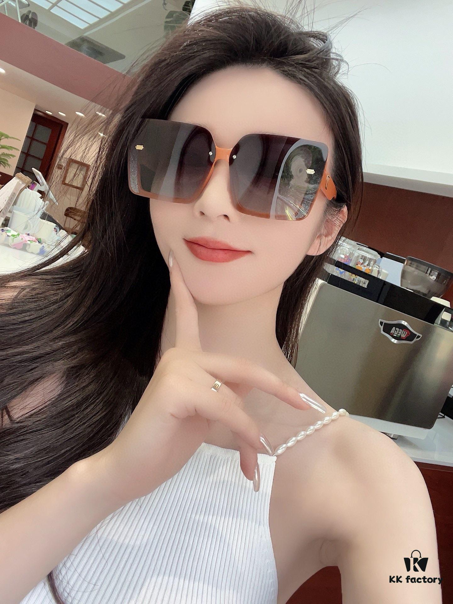 【DIOR】2024 Spring New Arrival Trendy Fashion Square Polarized Sunglasses High-Quality Comfortable Fit Influencer Style Women's HD Thickened Polarized Sunglasses 🕶️ High-Quality TR Frame Model: CD0351