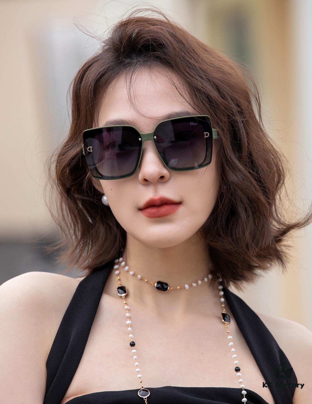 【DIOR】2024 Spring New Arrival Trendy Fashion Square Polarized Sunglasses High-Quality Comfortable Fit Influencer Popular Style Women's HD Thickened Polarized Sunglasses 🕶️ High-Quality TR Frame Model: CD1615