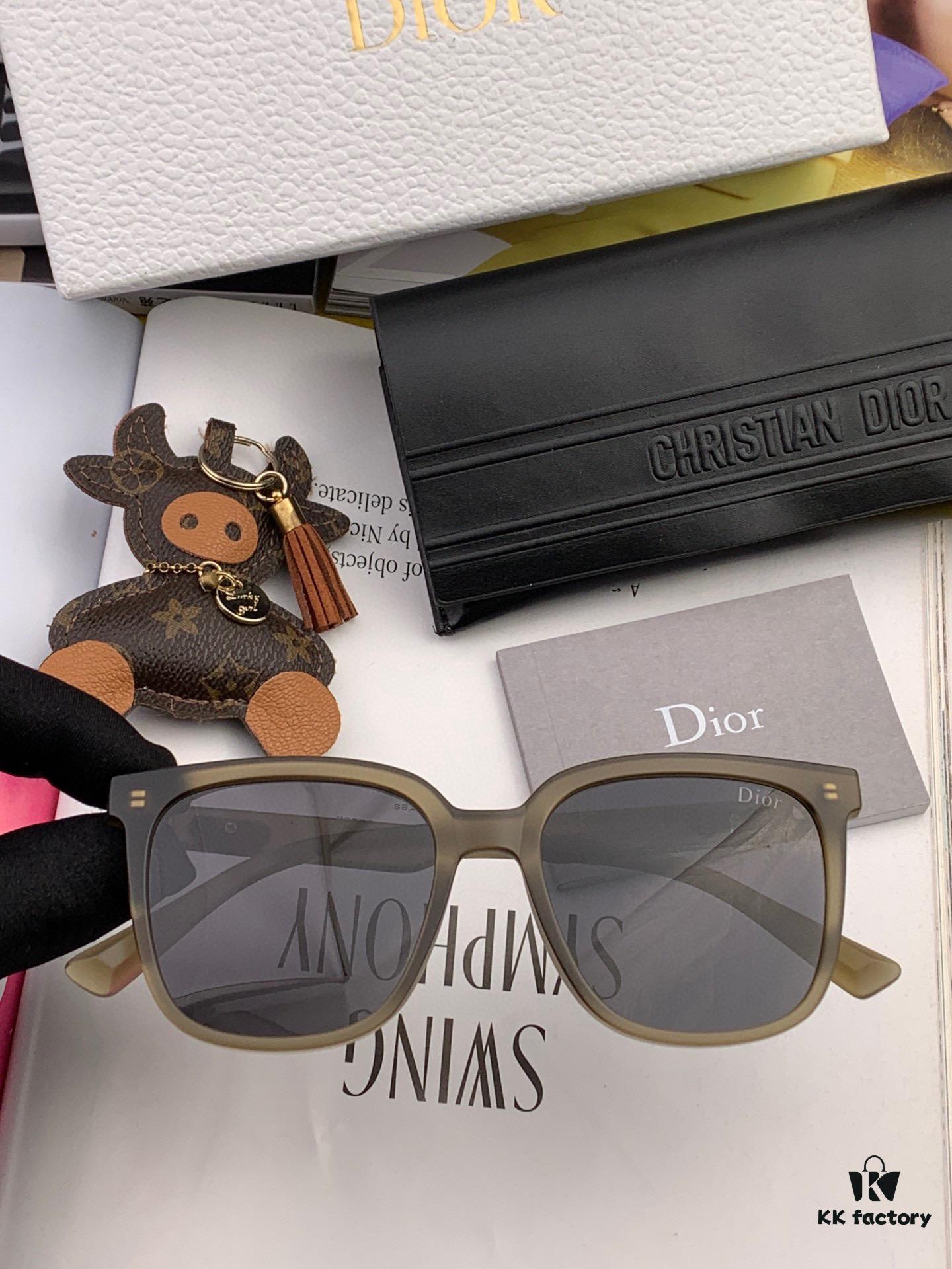 DIOR Square Frame Sunglasses, Premium Quality, Unique Design, Unisex Style, Fits All Face Types, Fashion Week Statement Piece, Couples' Matching Shades