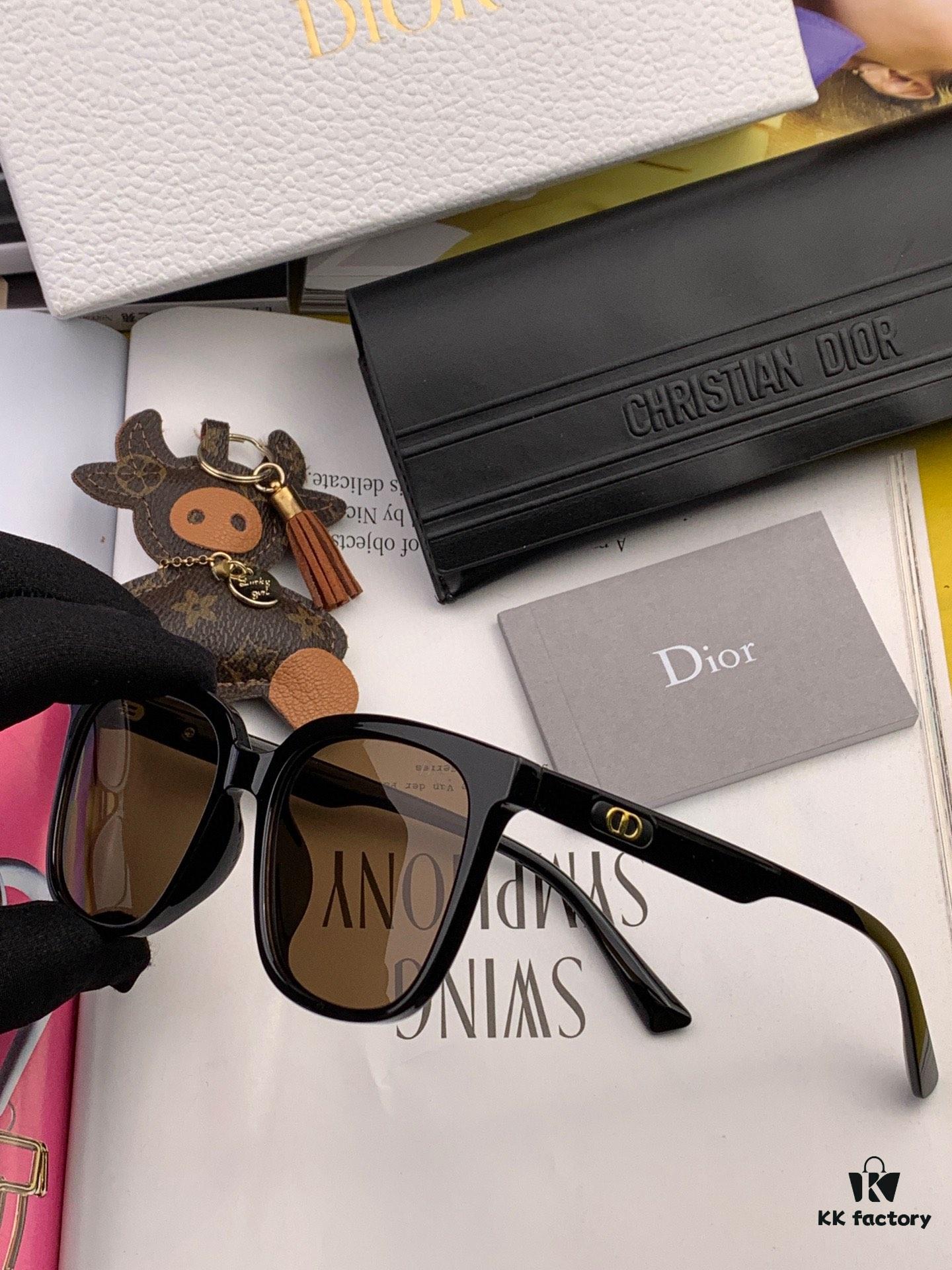 DIOR Square Frame Sunglasses, Premium Quality, Unique Design, Unisex Style, Fits All Face Types, Fashion Week Statement Piece, Couples' Matching Shades