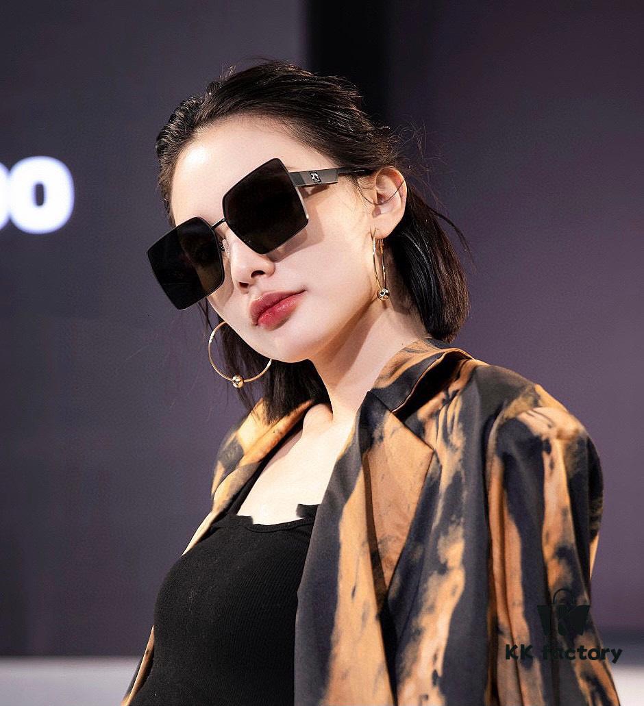 【DIOR】2024 Spring New Arrival Trendy Fashion Square Frame Nylon Sunglasses, High-Quality Comfortable Wear, Influencer Favorite Women's HD Nylon Sunglasses 🕶️ High-Quality TR Frame Model: CD1190