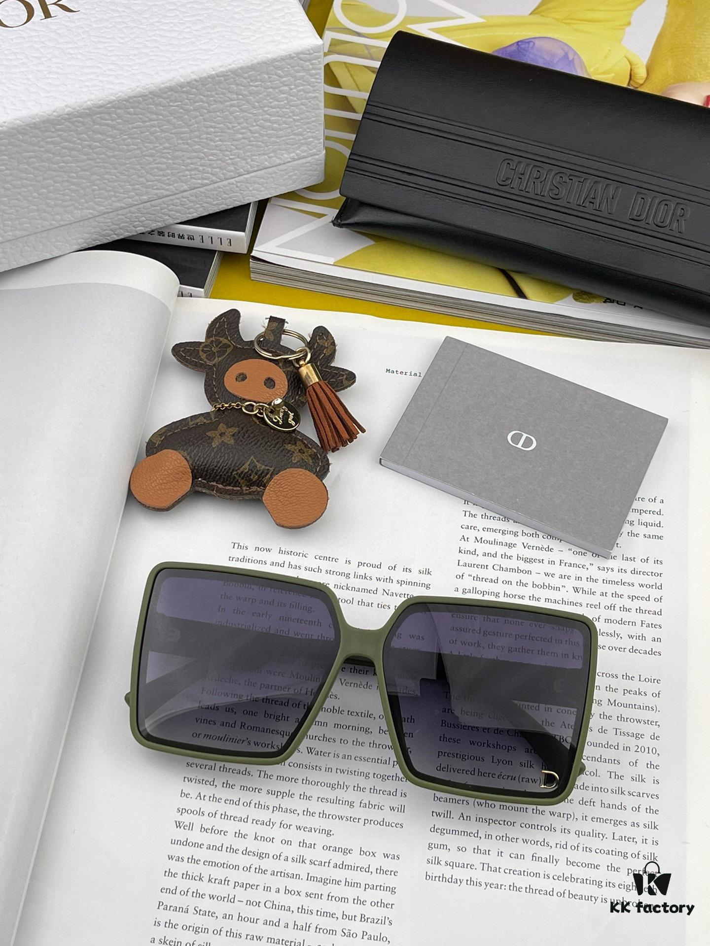 【DIOR】2024 Spring New Arrival Trendy Fashion Square Polarized Sunglasses High-Quality Comfortable Fit Influencer Popular Style Women's HD Thickened Polarized Sunglasses 🕶️ High-Quality TR Frame Model: CD1595