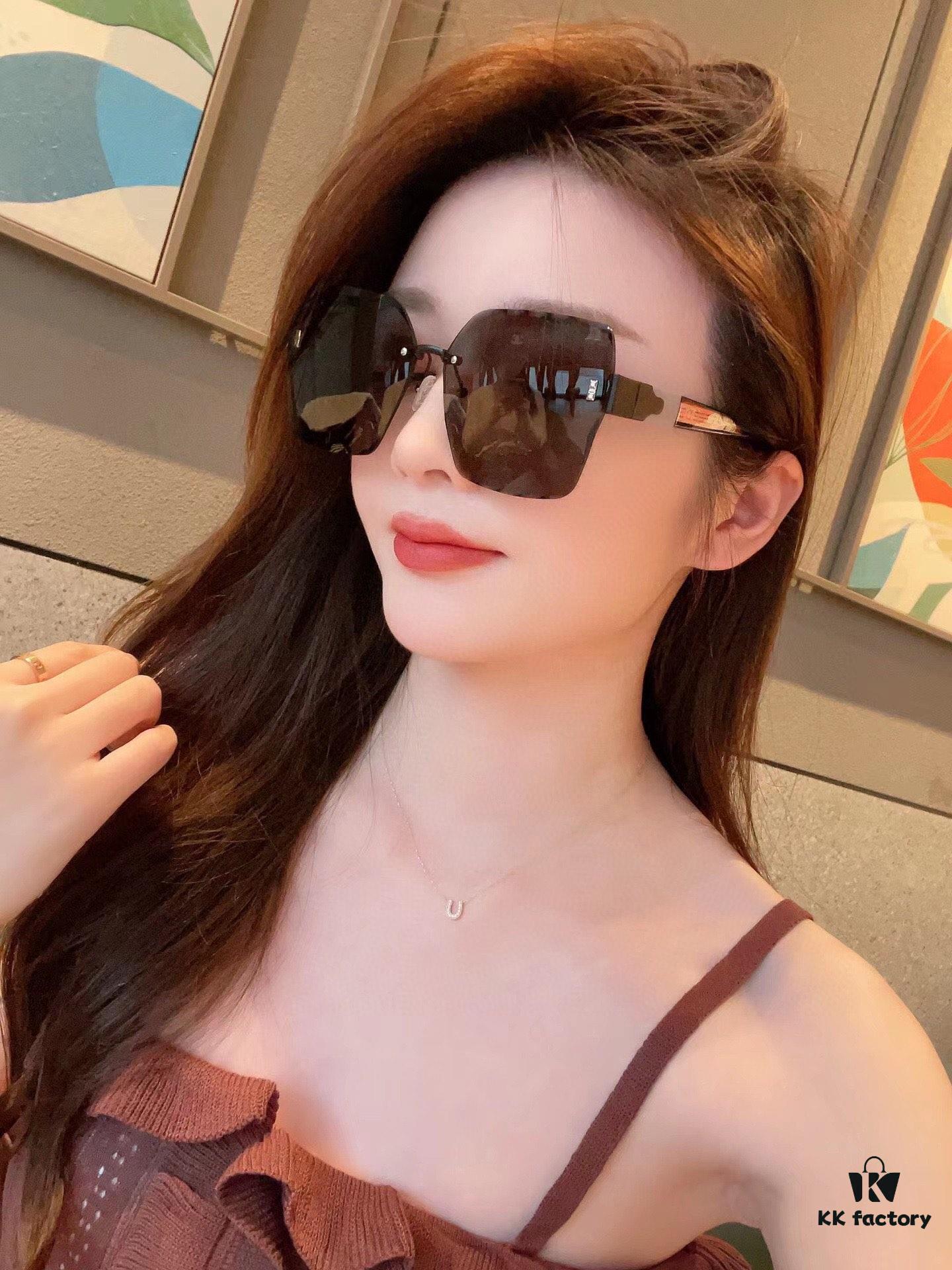 【DIOR】2024 Spring New Arrival Trendy Fashion Rectangular Polarized Sunglasses High-Quality Comfortable Wear Influencer Favorite Women's HD Thickened Polarized Sunglasses🕶️ High-Quality TR Frame Model: CD1122