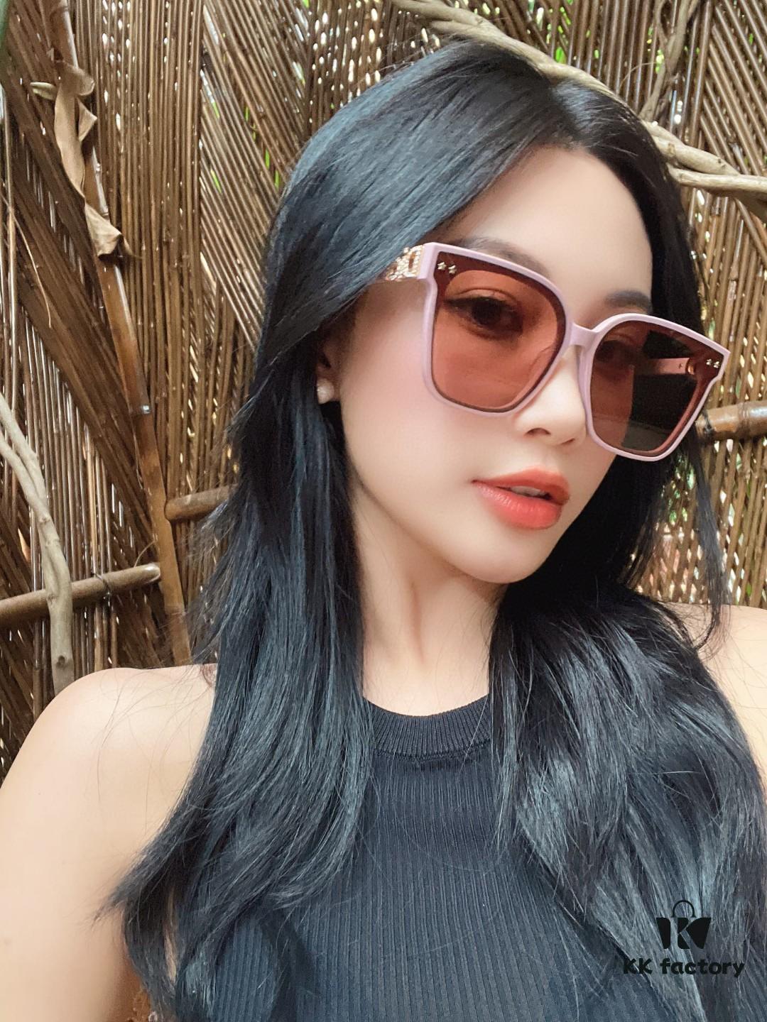 DIOR 2024 Square Frame D Asymmetrical Letter Design Fully Set with Micro Diamonds 💎 Classic Timeless Square Shape with Star Accents Trending Fashion Sunglasses