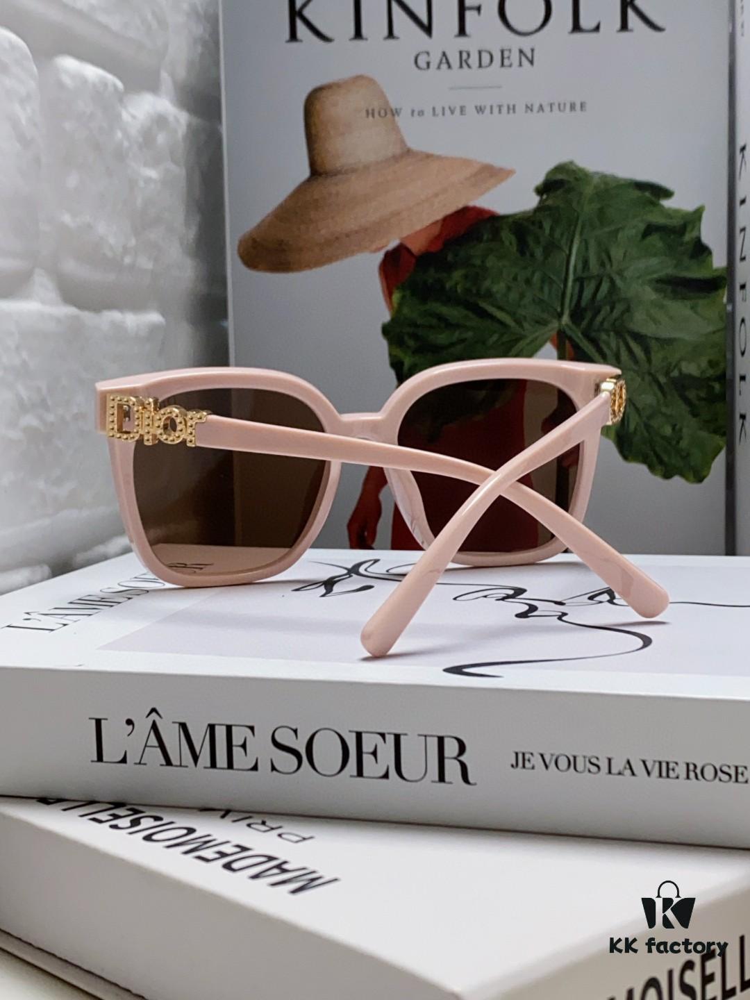 DIOR 2024 Square Frame D Asymmetrical Letter Design Fully Set with Micro Diamonds 💎 Classic Timeless Square Shape with Star Accents Trending Fashion Sunglasses