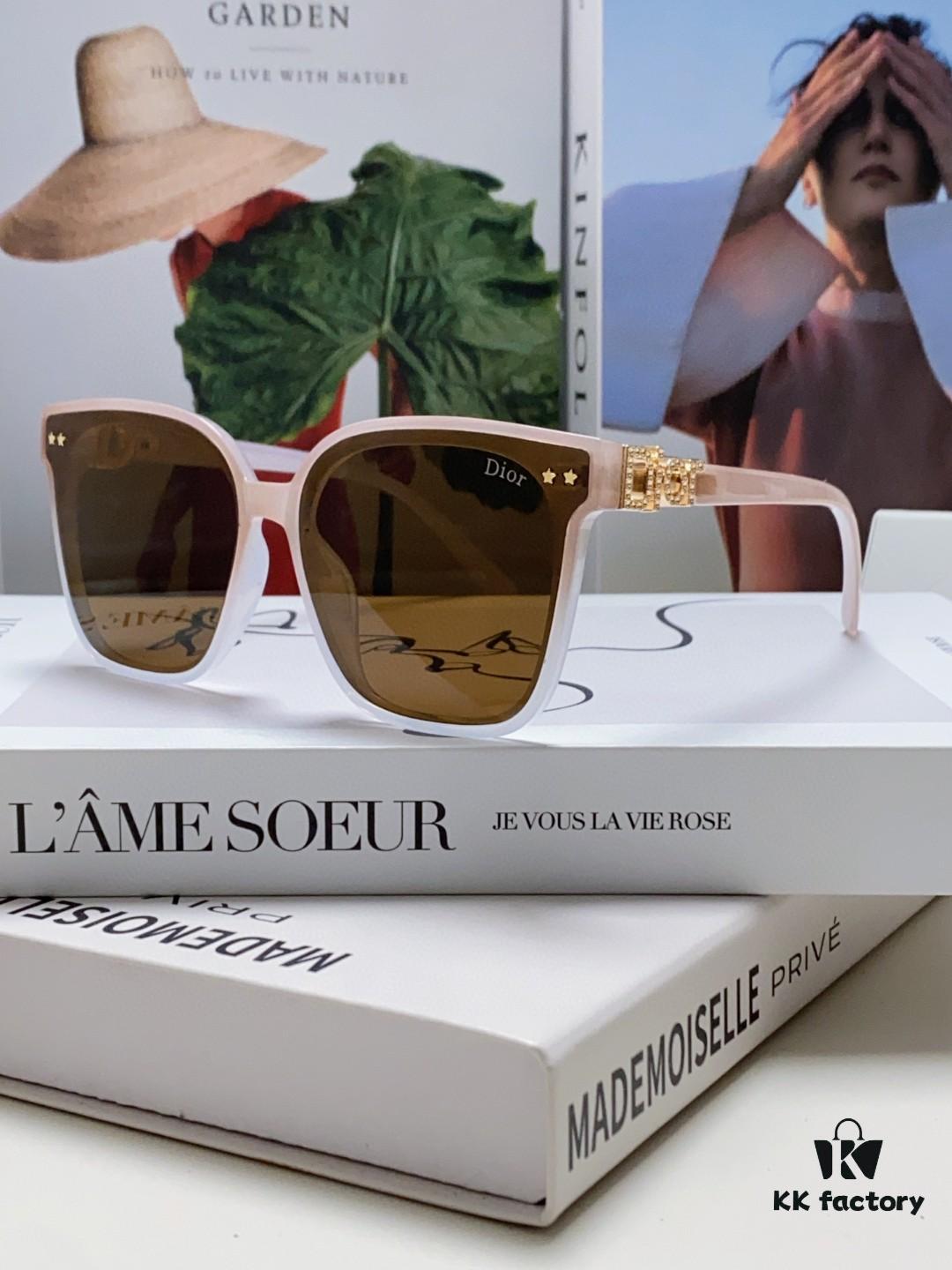 DIOR 2024 Square Frame D Asymmetrical Letter Design Fully Set with Small Diamonds 💎 Classic Timeless Square Shape with Star Accents Trending Fashion Sunglasses