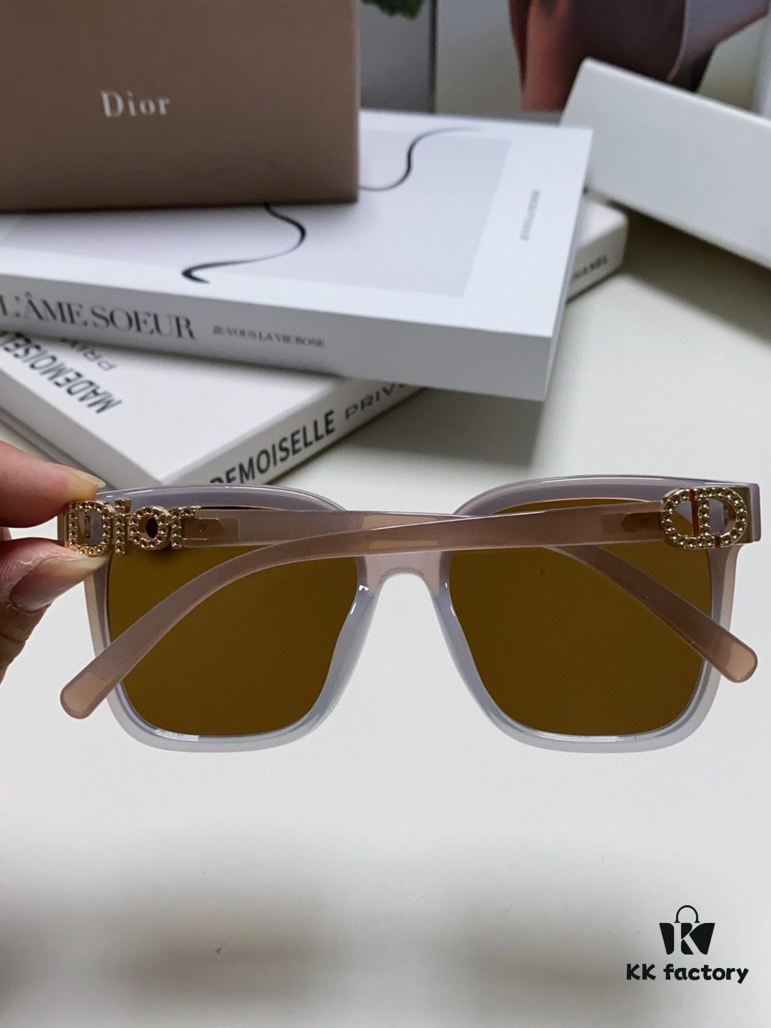 DIOR 2024 Square Frame D Asymmetrical Letter Design Fully Set with Small Diamonds 💎 Classic Timeless Square Shape with Star Accents Trending Fashion Sunglasses