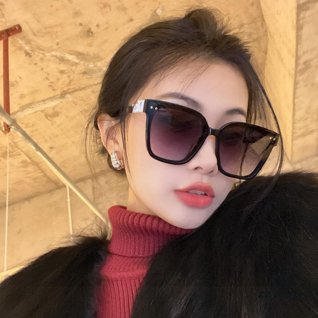 DIOR 2024 Square Frame D Asymmetric Letter Design Fully Paved with Small Diamonds 💎 Classic Timeless Square Shape with Star Accents Trending Fashion Sunglasses