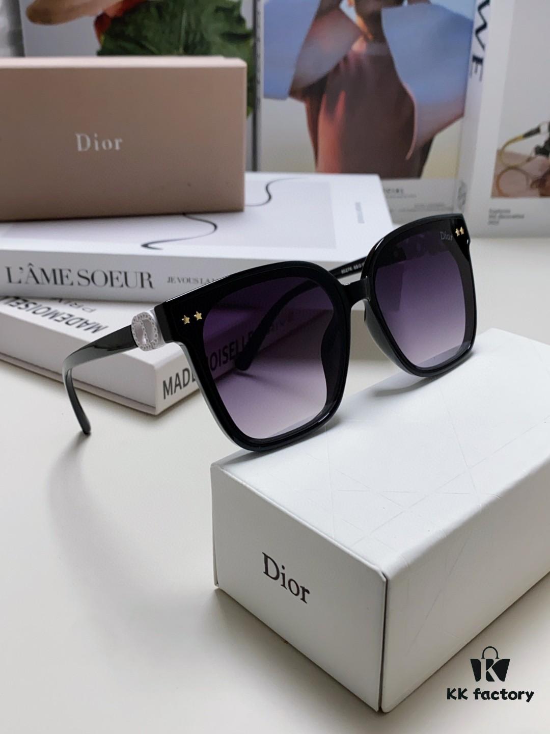 DIOR 2024 Square Frame D Asymmetric Letter Design Fully Paved with Small Diamonds 💎 Classic Timeless Square Shape with Star Accents Trending Fashion Sunglasses