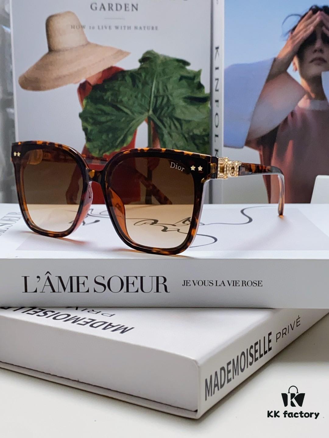 DIOR 2024 Square Frame D Asymmetrical Letter Design Fully Paved with Micro Diamonds 💎 Classic Timeless Square Shape with Star Accents Trending Fashion Sunglasses