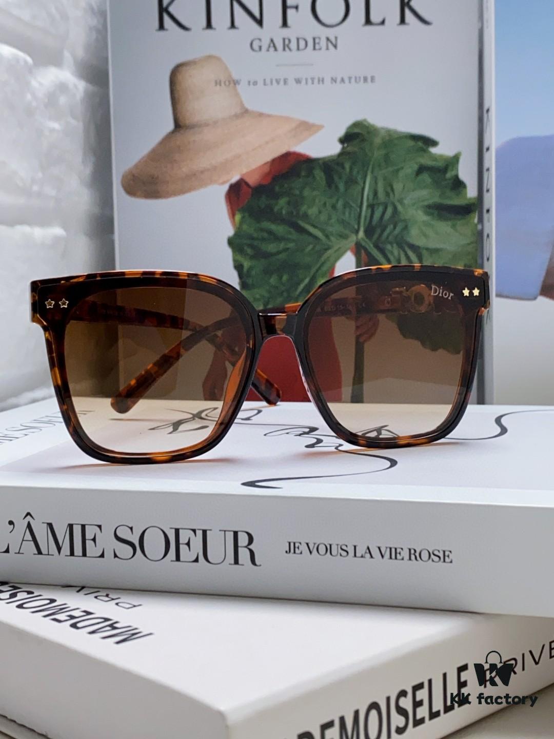 DIOR 2024 Square Frame D Asymmetrical Letter Design Fully Paved with Micro Diamonds 💎 Classic Timeless Square Shape with Star Accents Trending Fashion Sunglasses