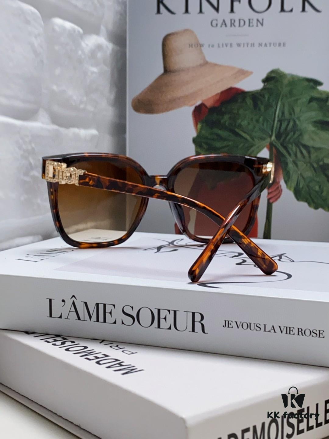 DIOR 2024 Square Frame D Asymmetrical Letter Design Fully Paved with Micro Diamonds 💎 Classic Timeless Square Shape with Star Accents Trending Fashion Sunglasses