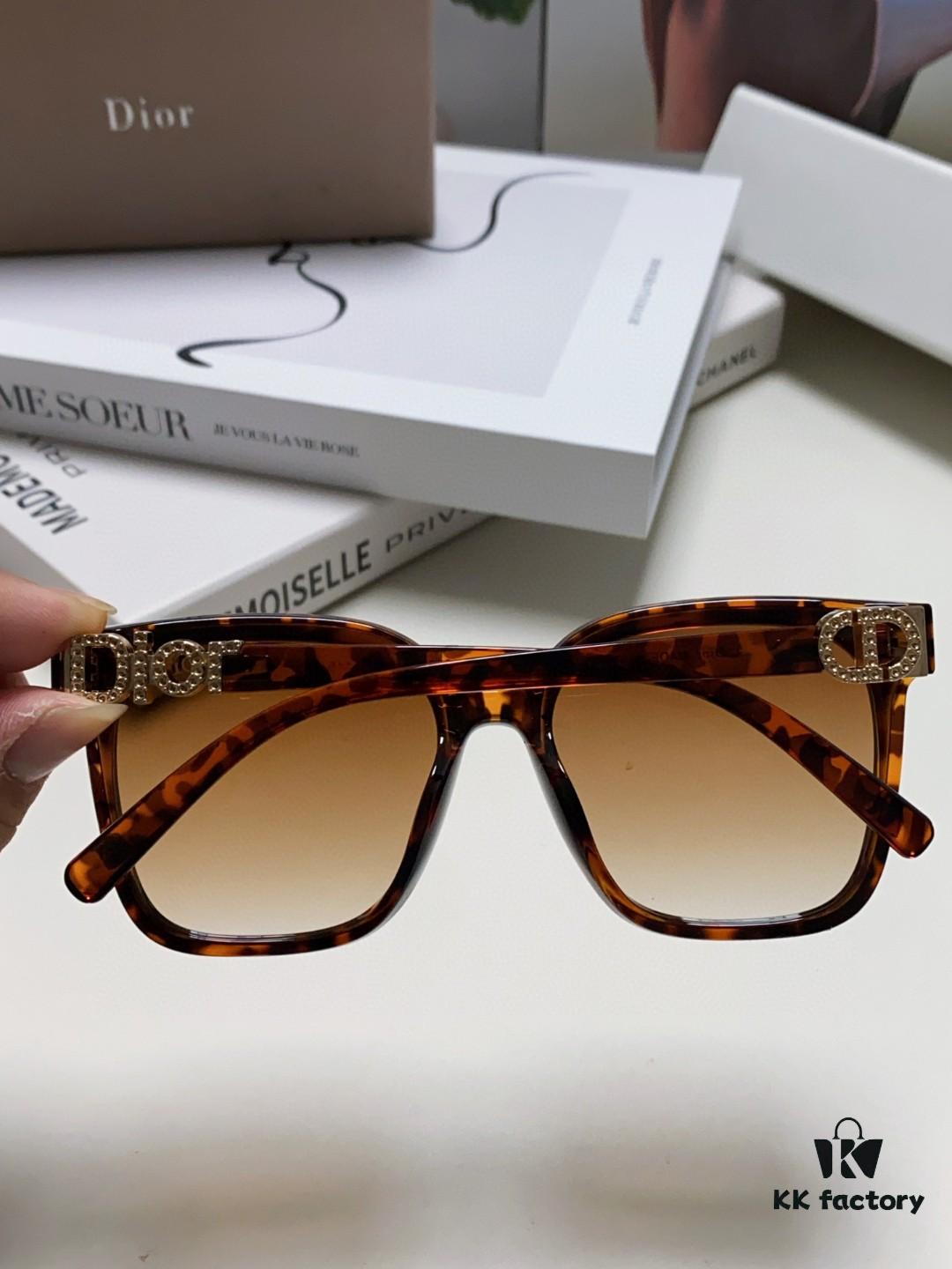 DIOR 2024 Square Frame D Asymmetrical Letter Design Fully Paved with Micro Diamonds 💎 Classic Timeless Square Shape with Star Accents Trending Fashion Sunglasses