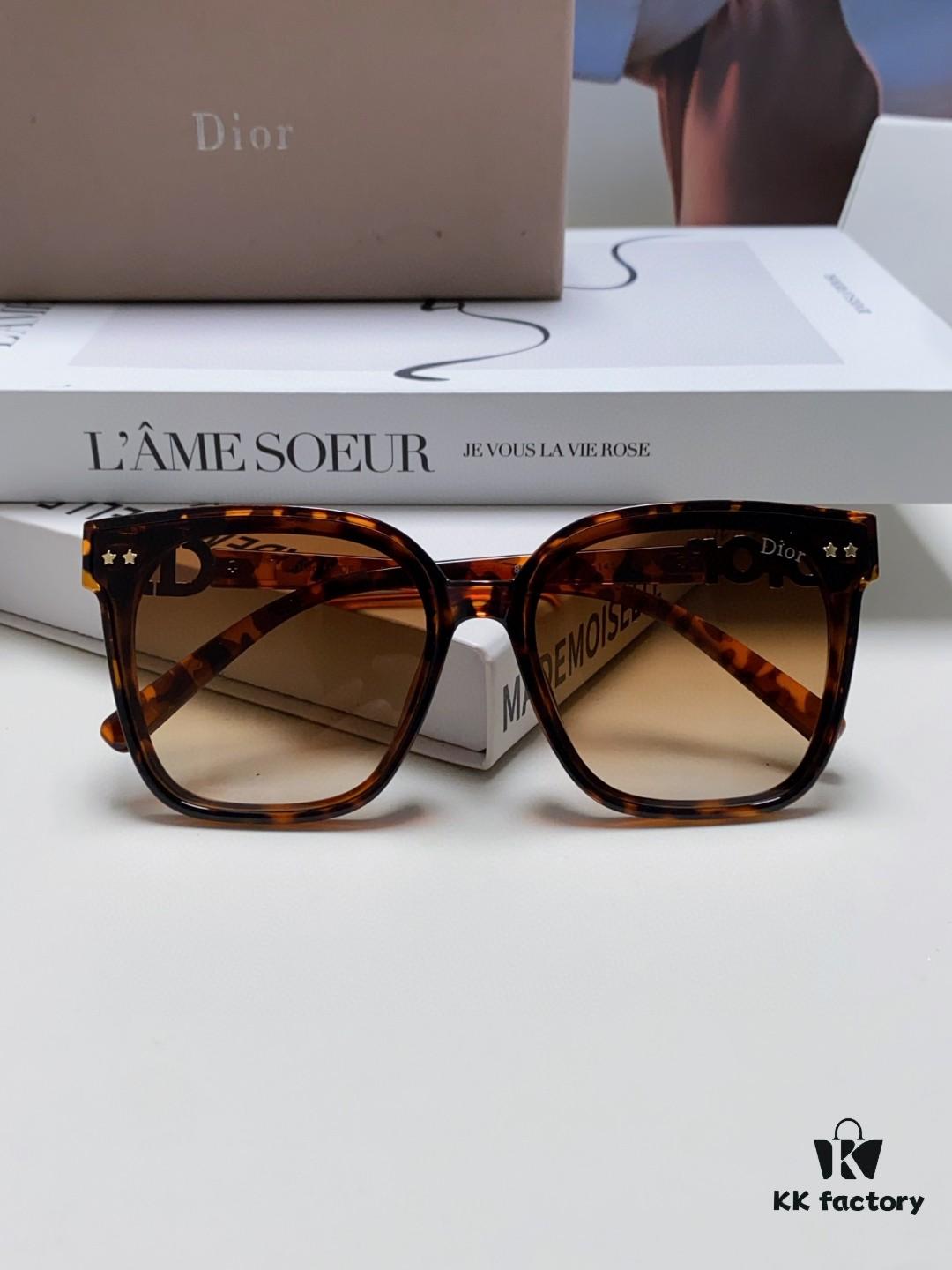 DIOR 2024 Square Frame D Asymmetrical Letter Design Fully Paved with Micro Diamonds 💎 Classic Timeless Square Shape with Star Accents Trending Fashion Sunglasses