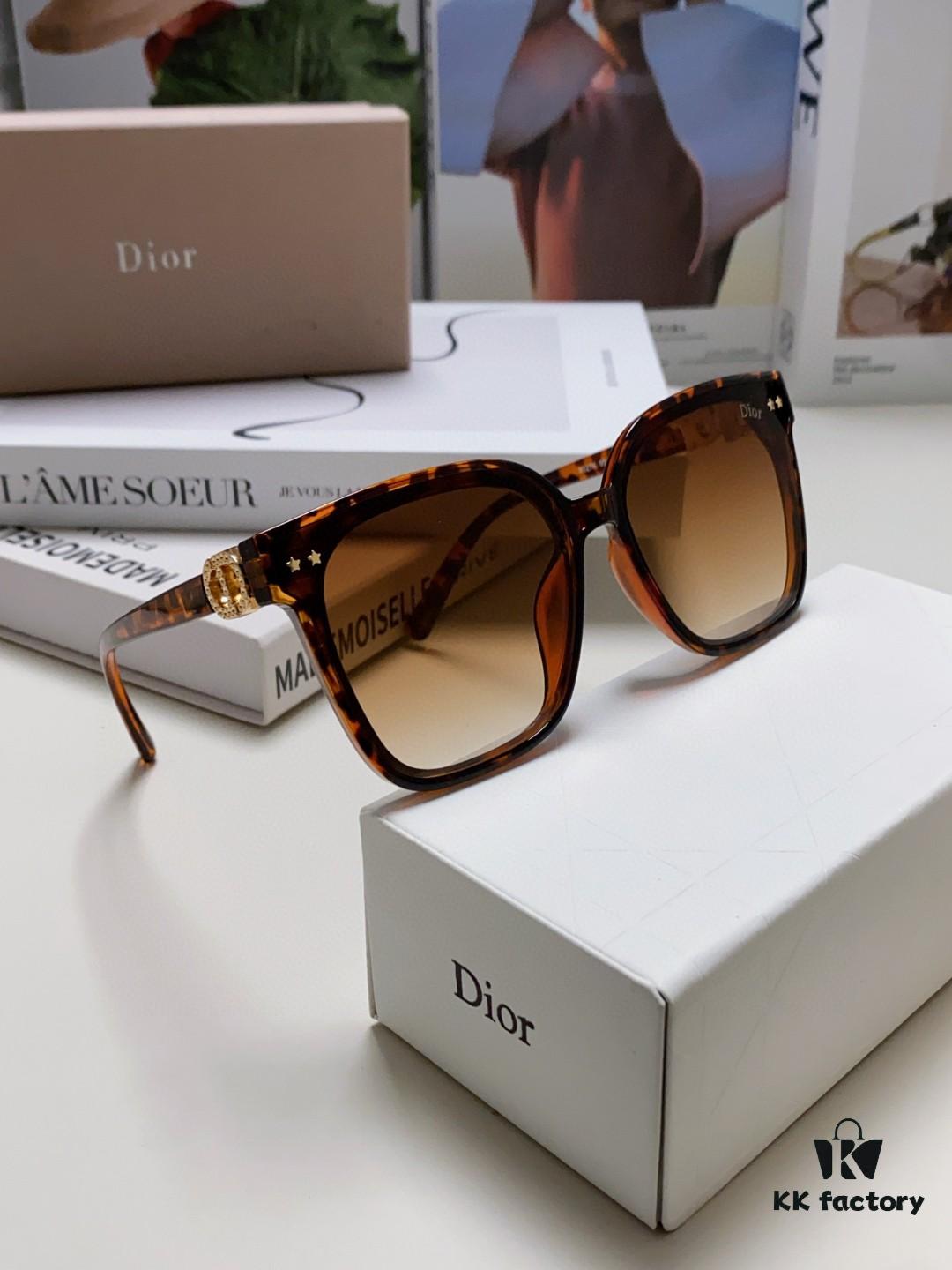 DIOR 2024 Square Frame D Asymmetrical Letter Design Fully Paved with Micro Diamonds 💎 Classic Timeless Square Shape with Star Accents Trending Fashion Sunglasses