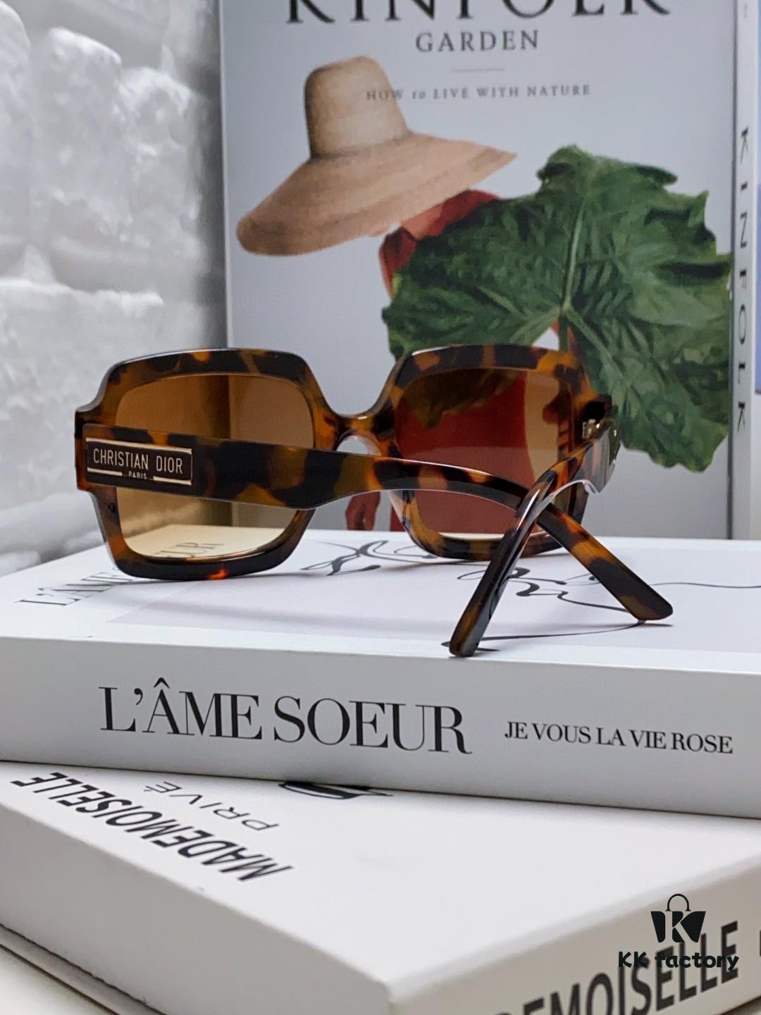 DIOR Street-Style Retro Unisex Square Sunglasses with Signature Elegant and Avant-Garde Design