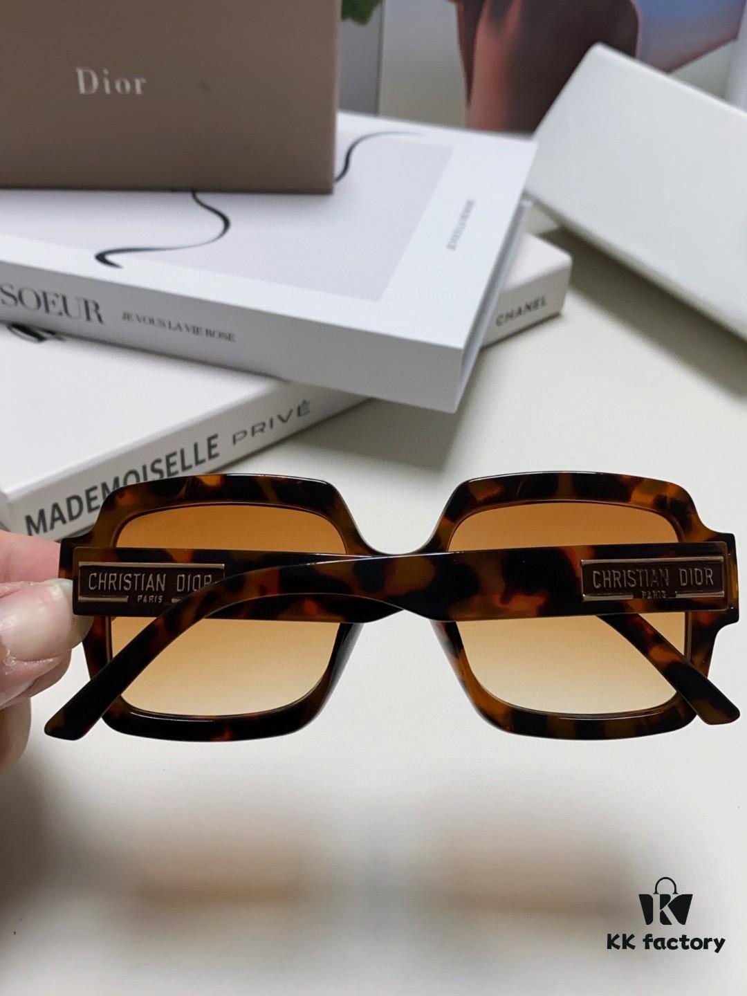 DIOR Street-Style Retro Unisex Square Sunglasses with Signature Elegant and Avant-Garde Design