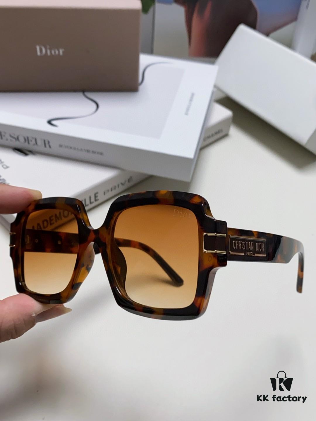 DIOR Street-Style Retro Unisex Square Sunglasses with Signature Elegant and Avant-Garde Design